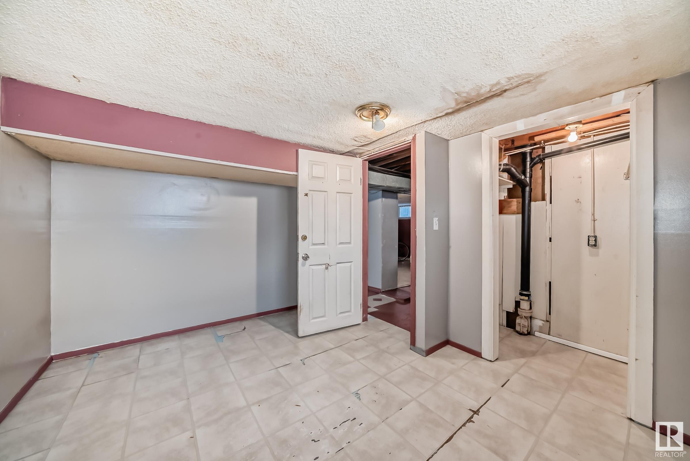      11538 90 ST NW NW , Edmonton,  ,T5B 3Y1 ;  Listing Number: MLS E4415937