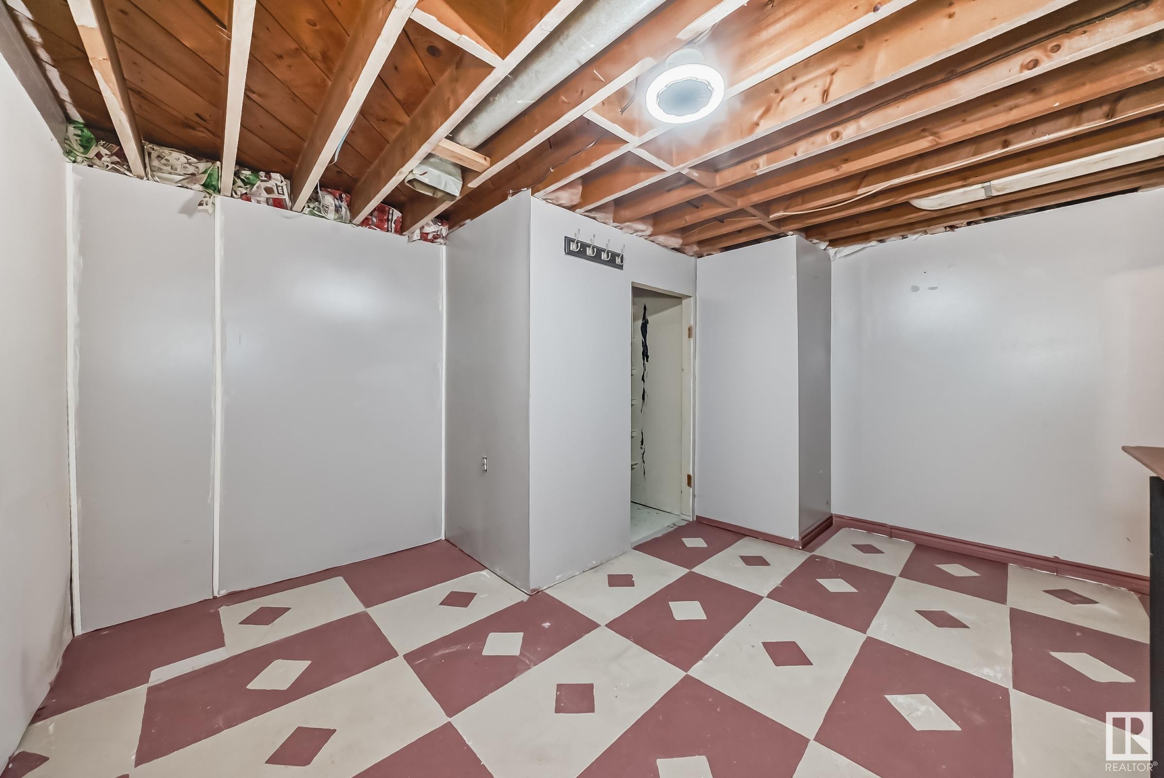      11538 90 ST NW NW , Edmonton,  ,T5B 3Y1 ;  Listing Number: MLS E4415937