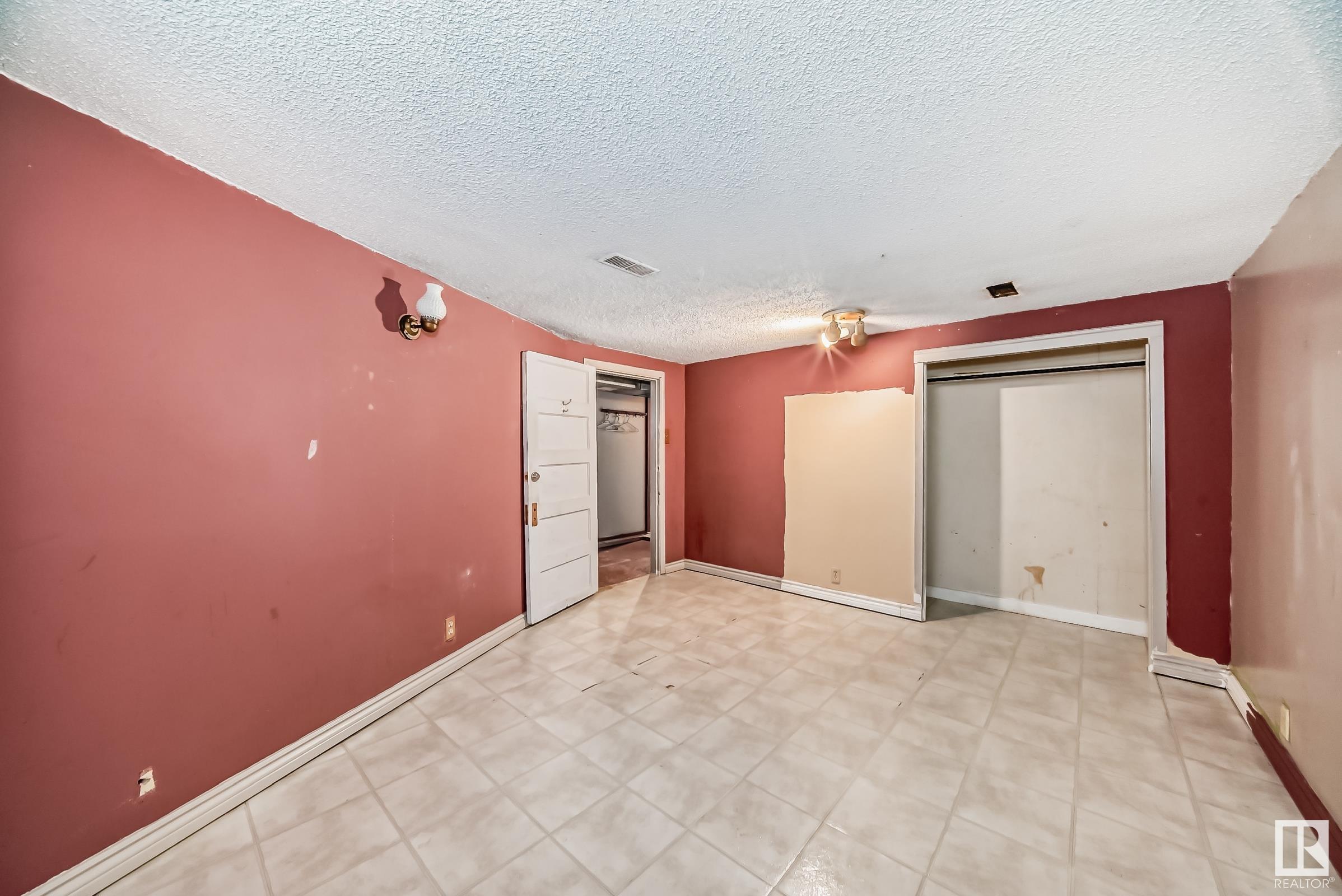      11538 90 ST NW NW , Edmonton,  ,T5B 3Y1 ;  Listing Number: MLS E4415937