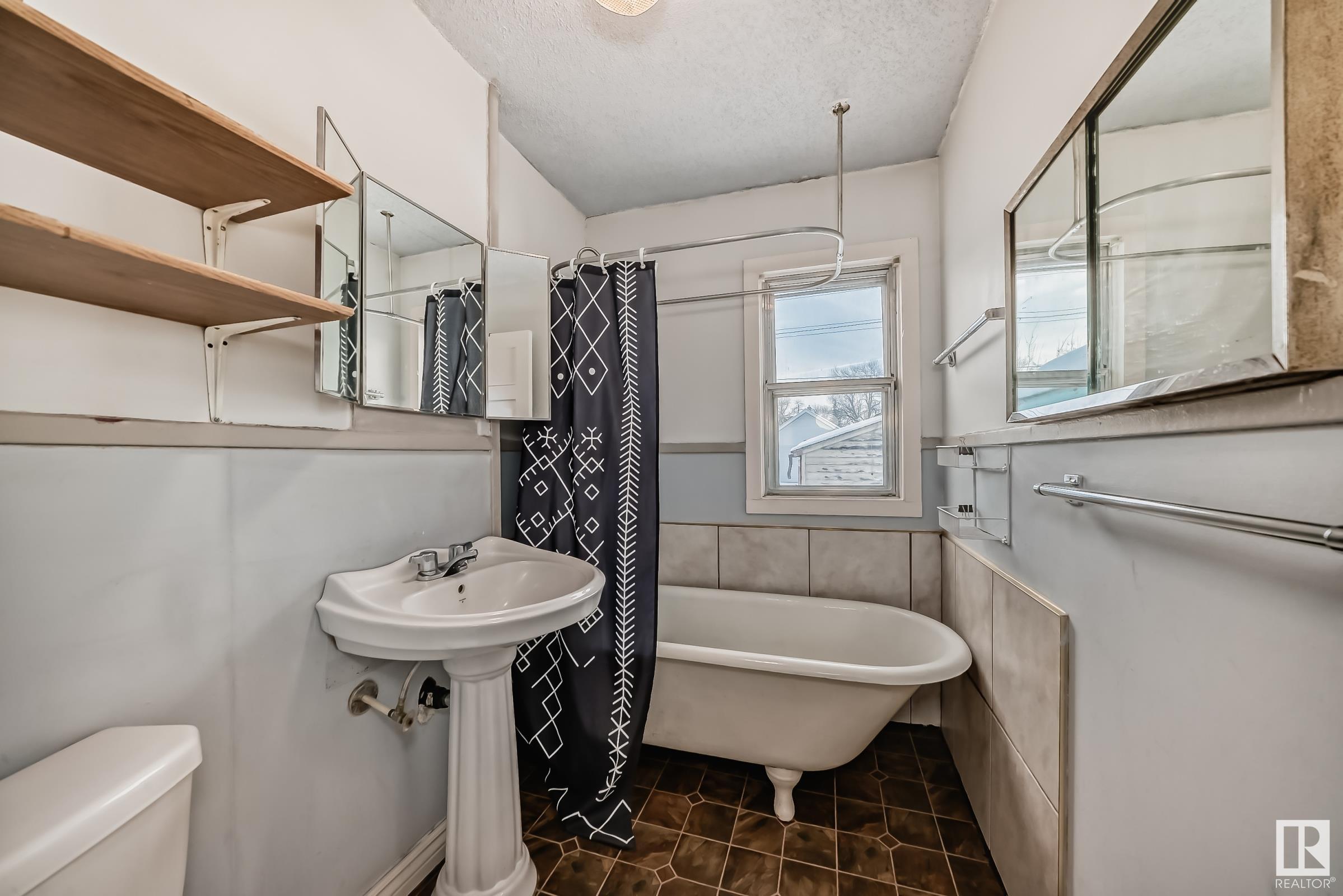      11538 90 ST NW NW , Edmonton,  ,T5B 3Y1 ;  Listing Number: MLS E4415937