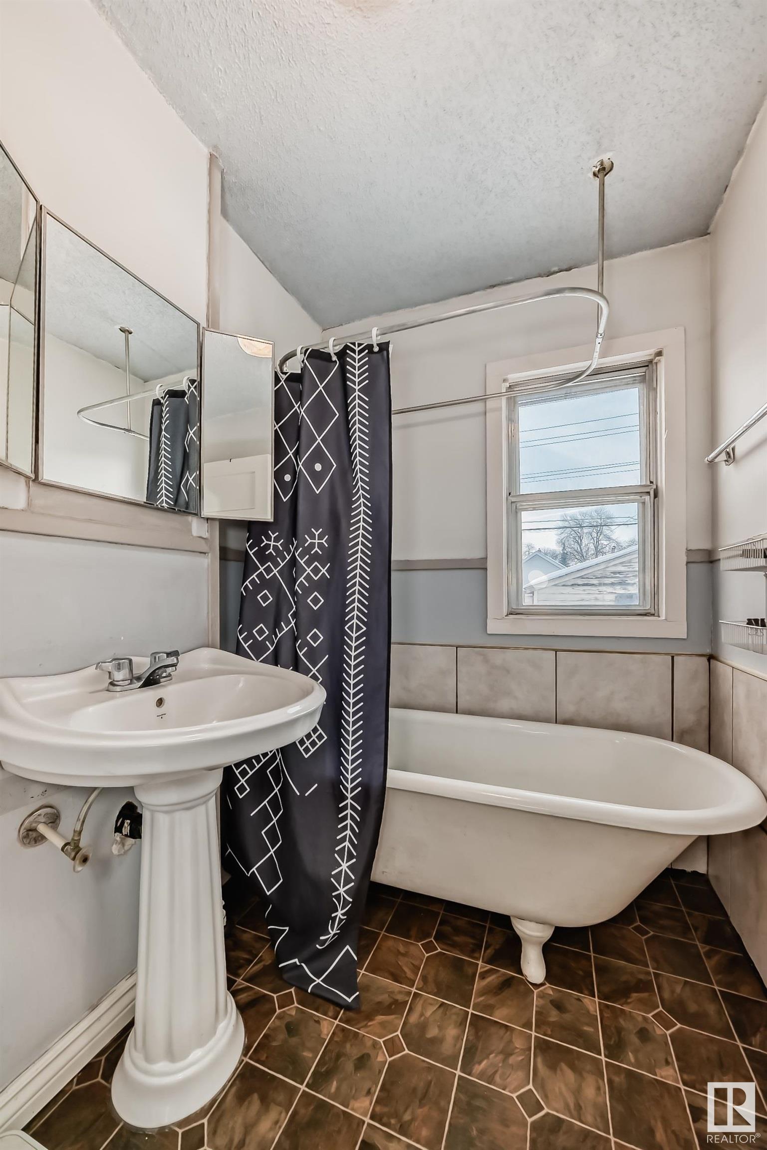     11538 90 ST NW NW , Edmonton,  ,T5B 3Y1 ;  Listing Number: MLS E4415937