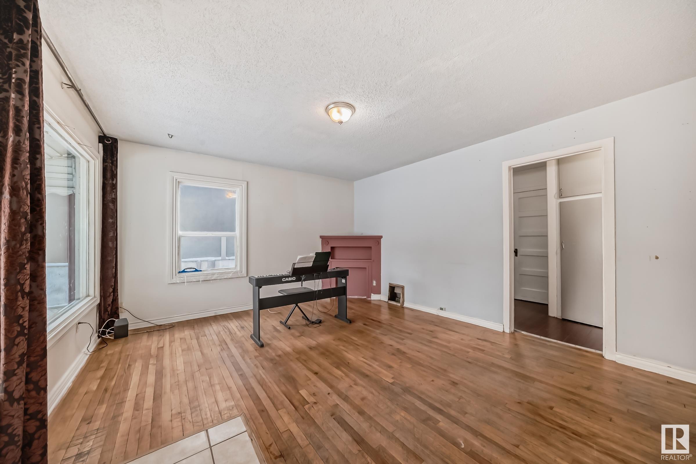     11538 90 ST NW NW , Edmonton,  ,T5B 3Y1 ;  Listing Number: MLS E4415937