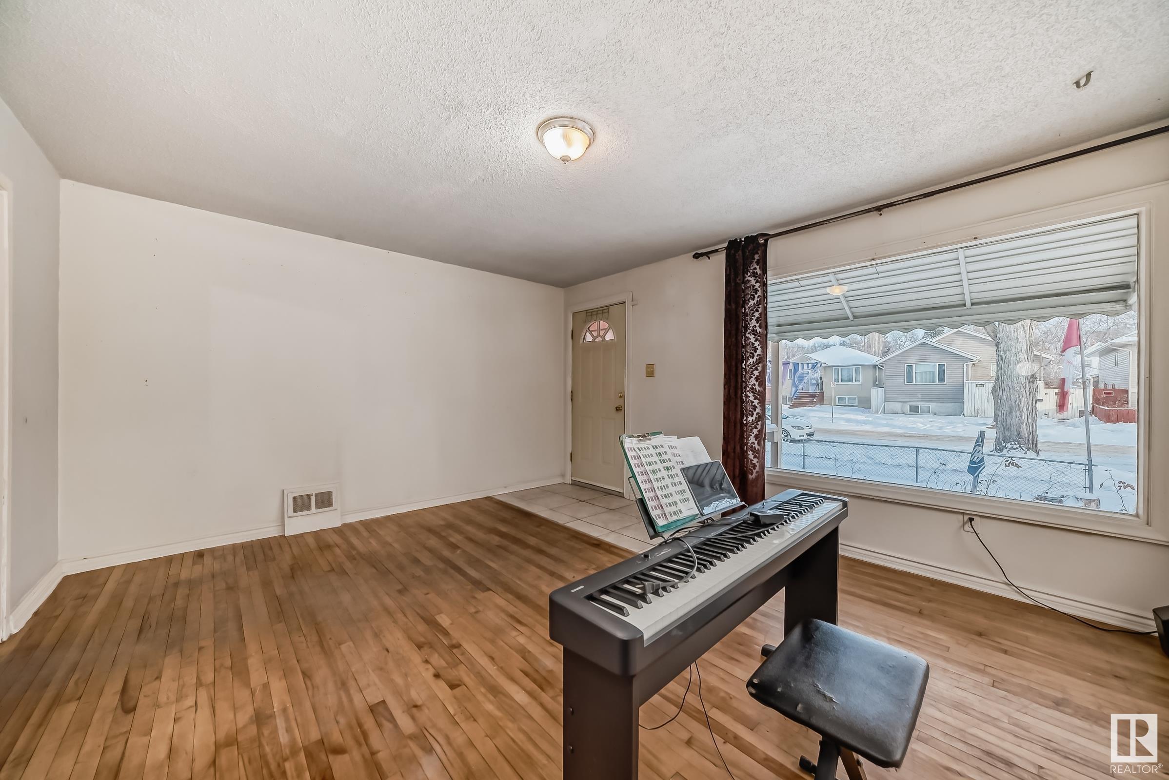      11538 90 ST NW NW , Edmonton,  ,T5B 3Y1 ;  Listing Number: MLS E4415937