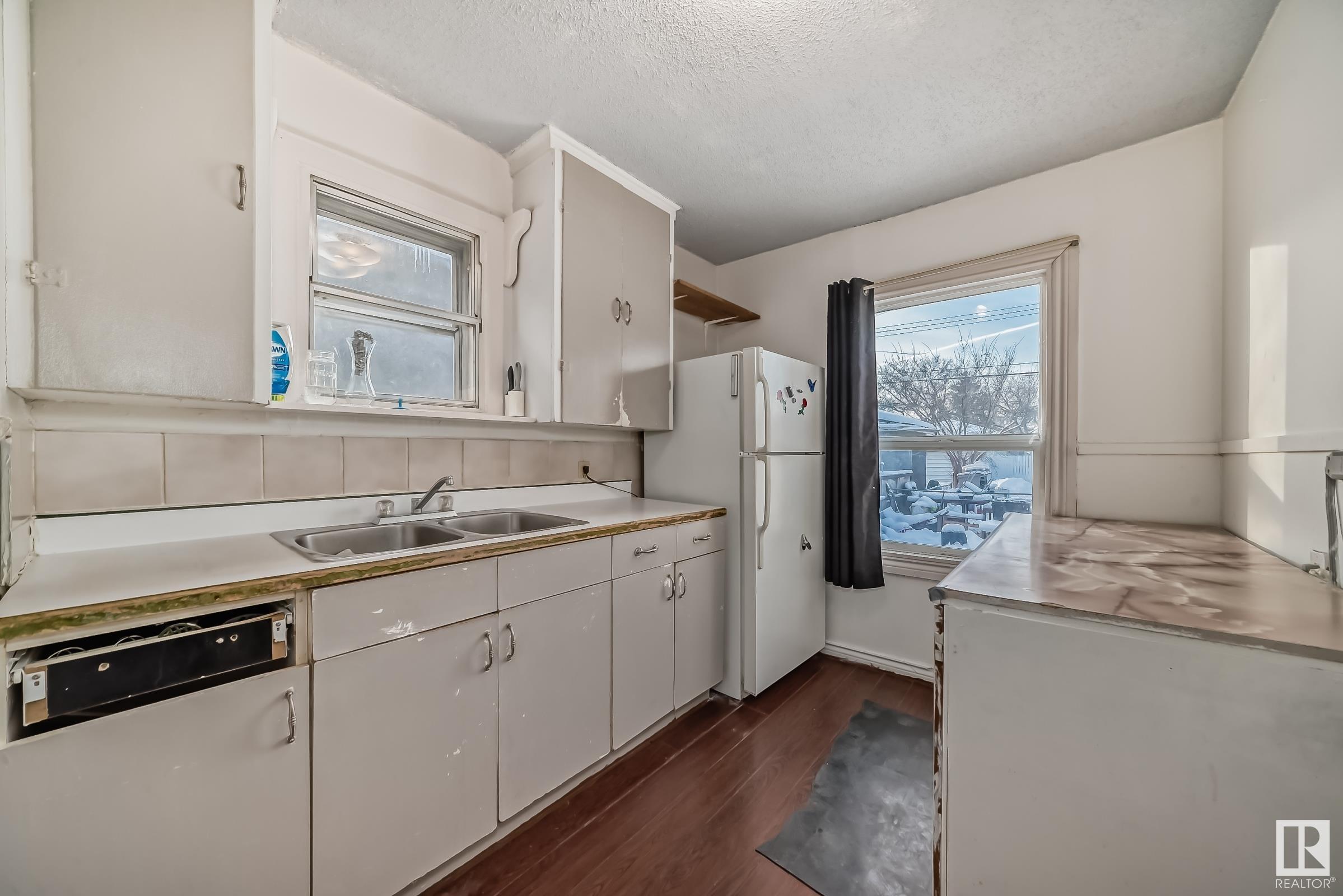      11538 90 ST NW NW , Edmonton,  ,T5B 3Y1 ;  Listing Number: MLS E4415937