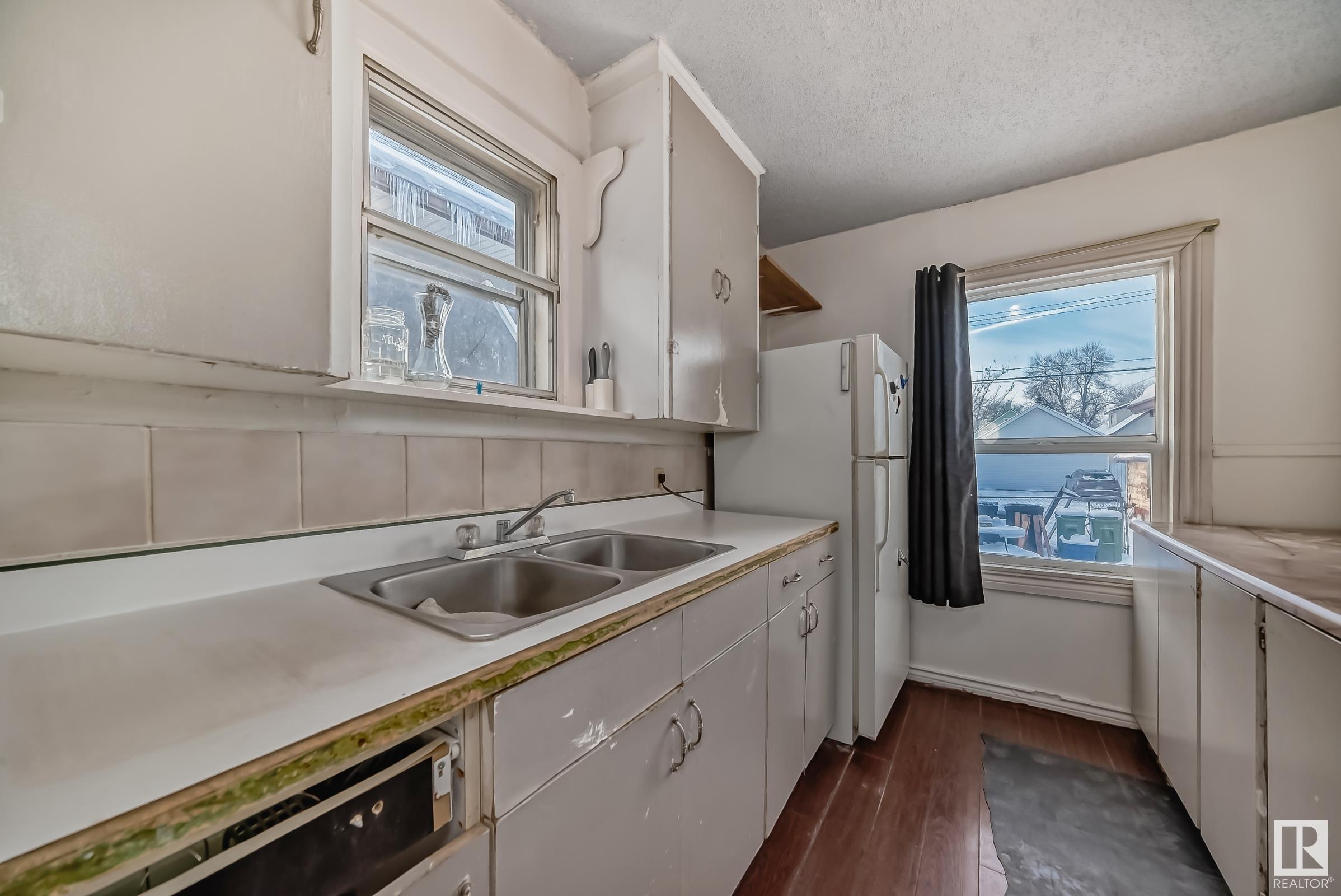      11538 90 ST NW NW , Edmonton,  ,T5B 3Y1 ;  Listing Number: MLS E4415937