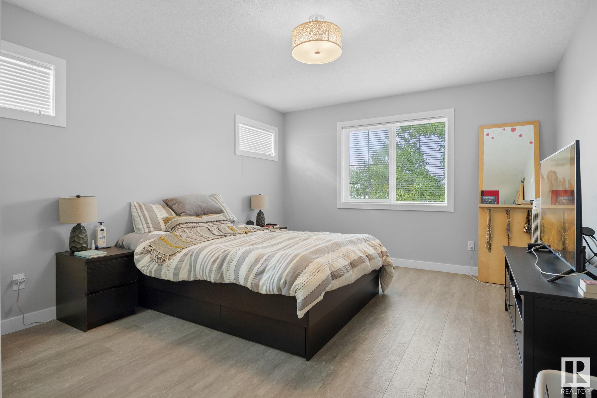      9863 73 AV NW , Edmonton,  ,T6E 1B7 ;  Listing Number: MLS E4415965