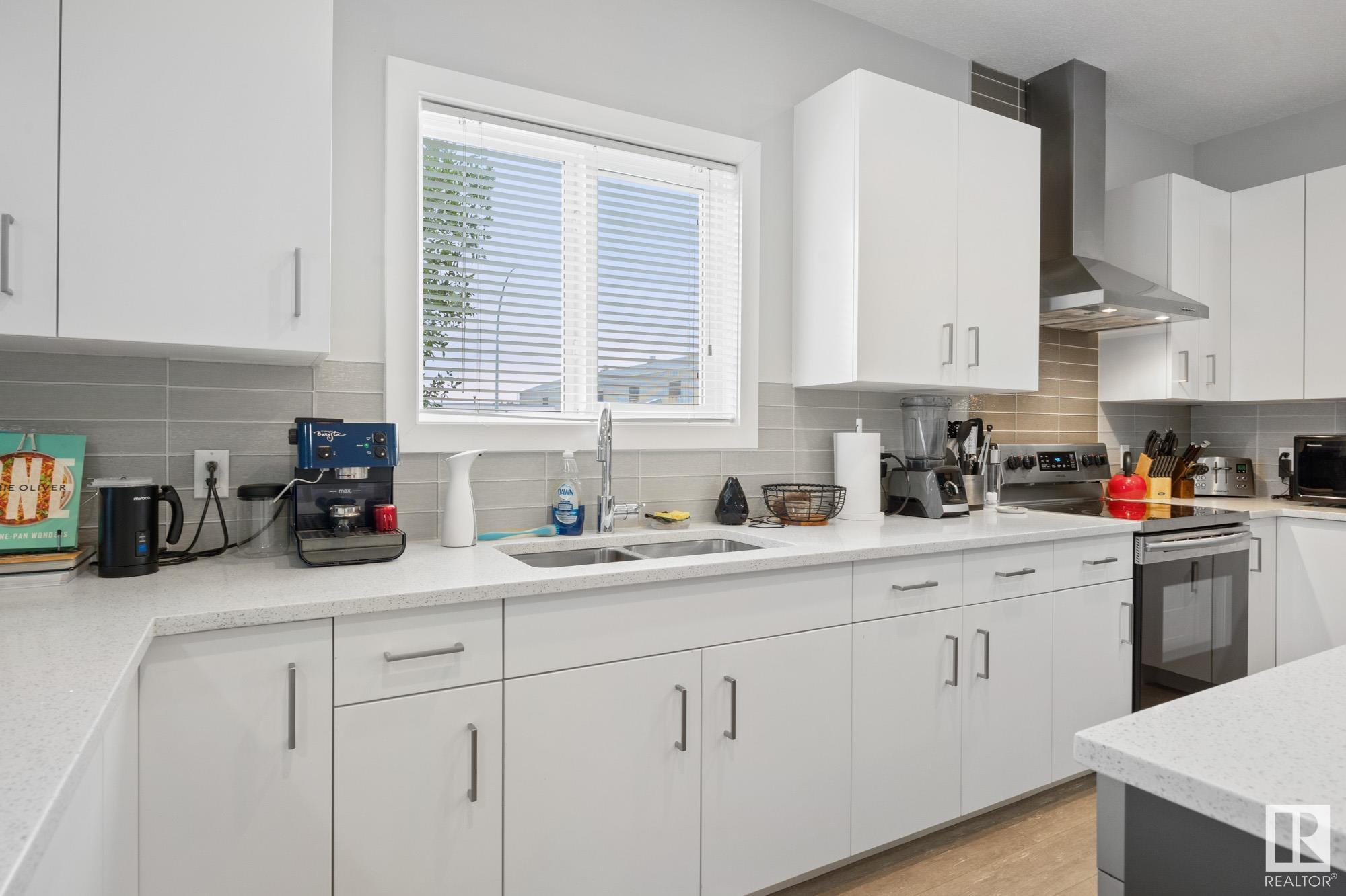      9863 73 AV NW , Edmonton,  ,T6E 1B7 ;  Listing Number: MLS E4415965