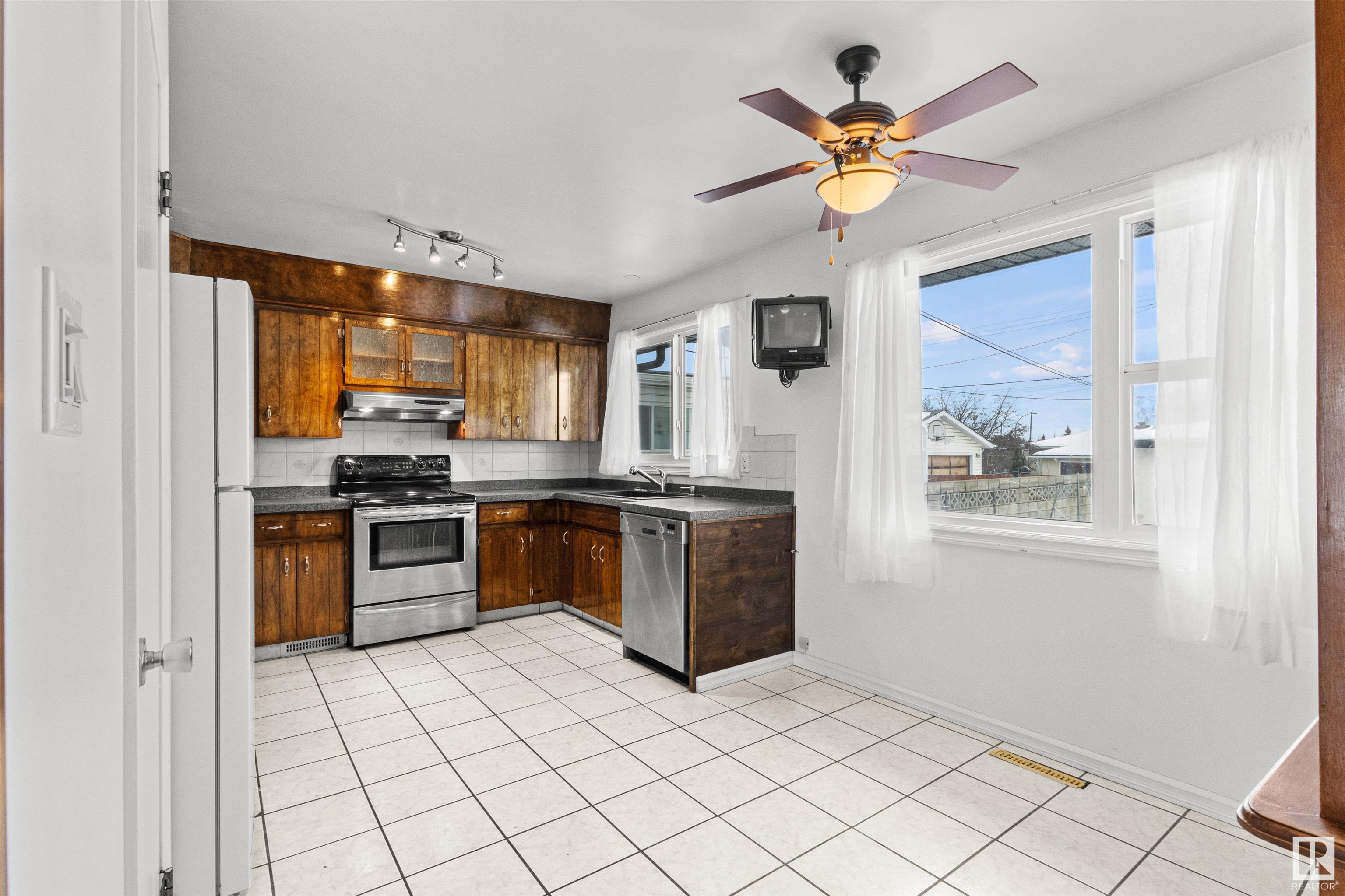      13515 93 ST NW , Edmonton,  ,T5E 3T7 ;  Listing Number: MLS E4415996