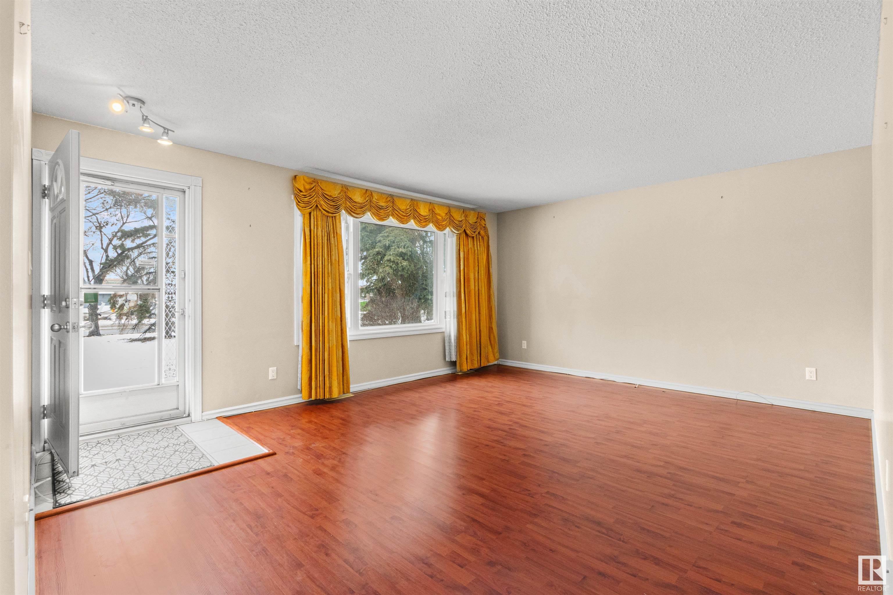     13515 93 ST NW , Edmonton,  ,T5E 3T7 ;  Listing Number: MLS E4415996