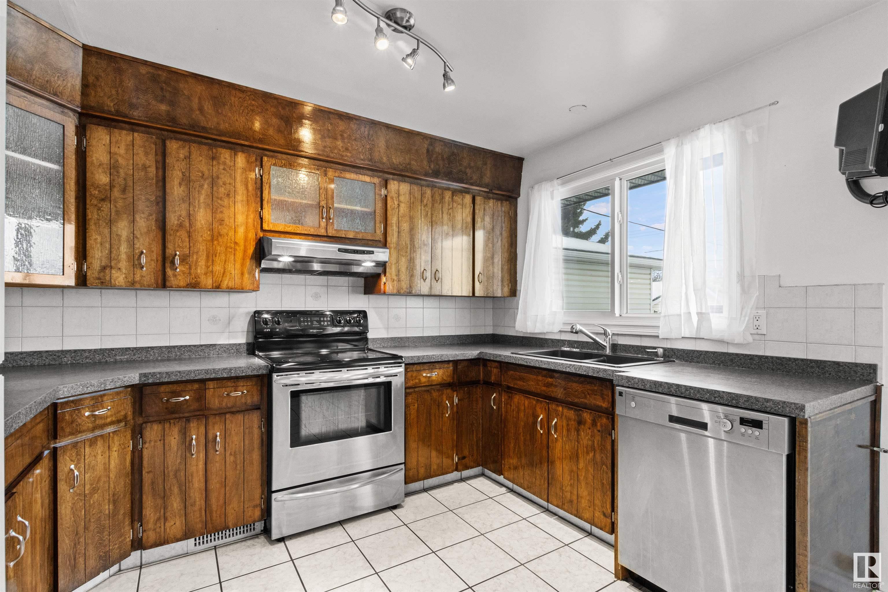      13515 93 ST NW , Edmonton,  ,T5E 3T7 ;  Listing Number: MLS E4415996