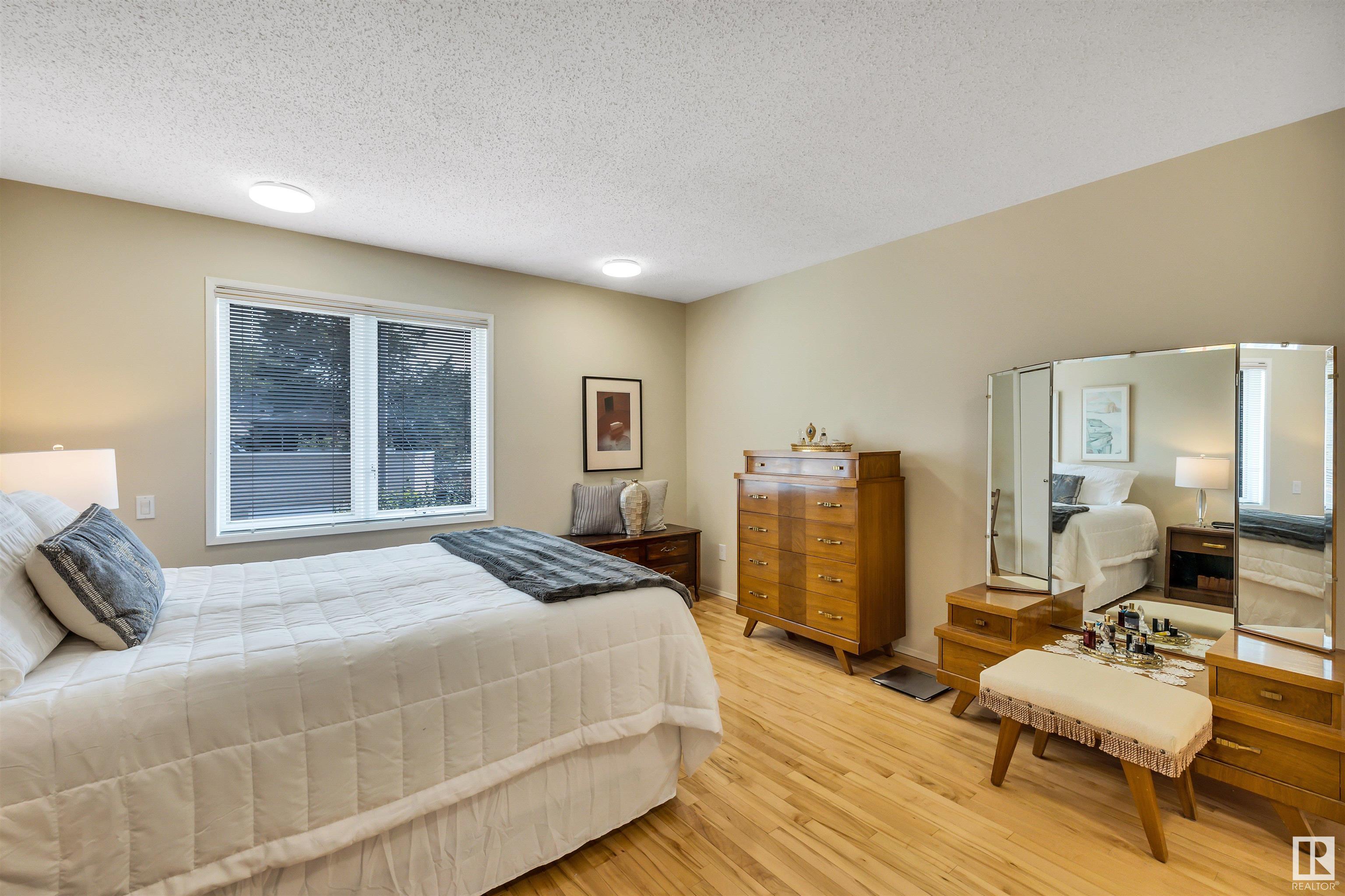      8212 Rowland RD NW , Edmonton,  ,T6A 3W9 ;  Listing Number: MLS E4416170