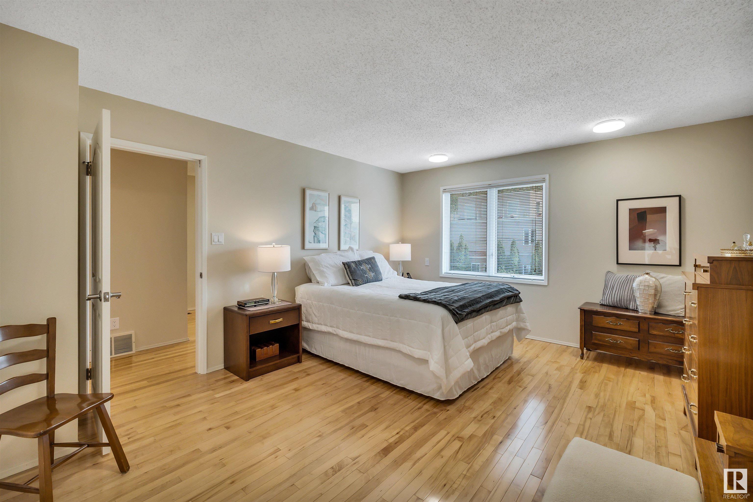      8212 Rowland RD NW , Edmonton,  ,T6A 3W9 ;  Listing Number: MLS E4416170
