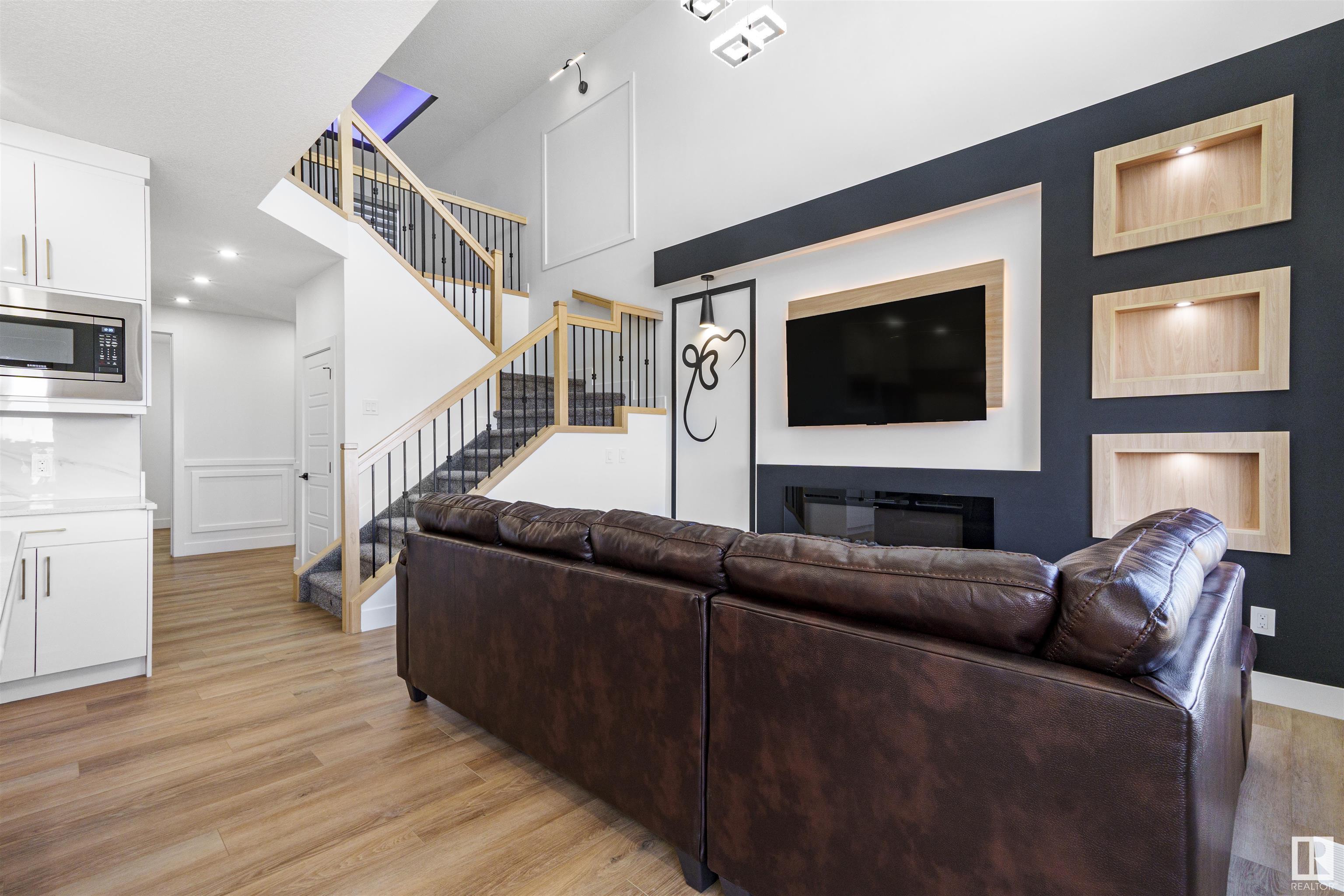      2920 1 AV SW , Edmonton,  ,T6X 3E2 ;  Listing Number: MLS E4416193