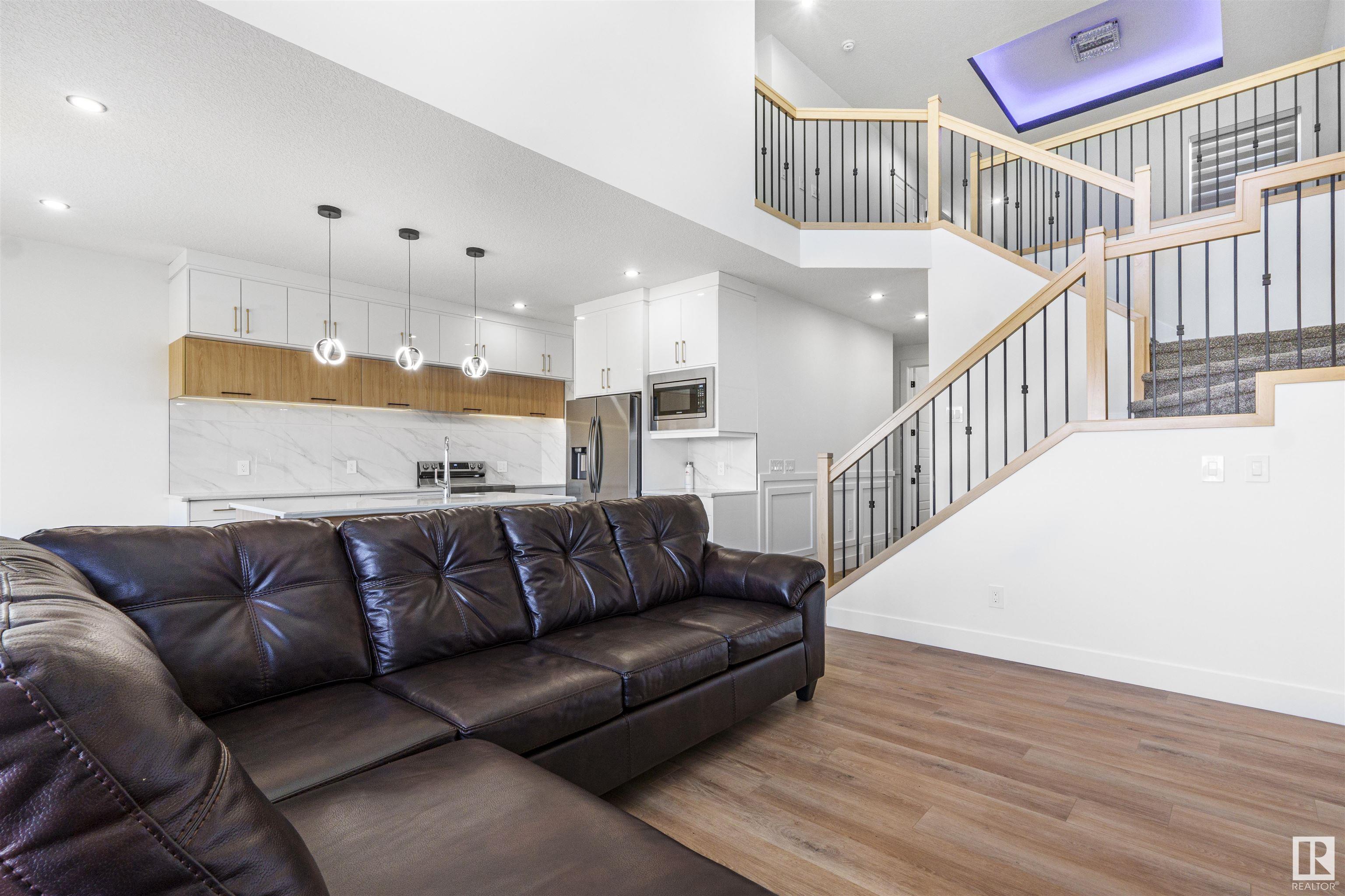      2920 1 AV SW , Edmonton,  ,T6X 3E2 ;  Listing Number: MLS E4416193