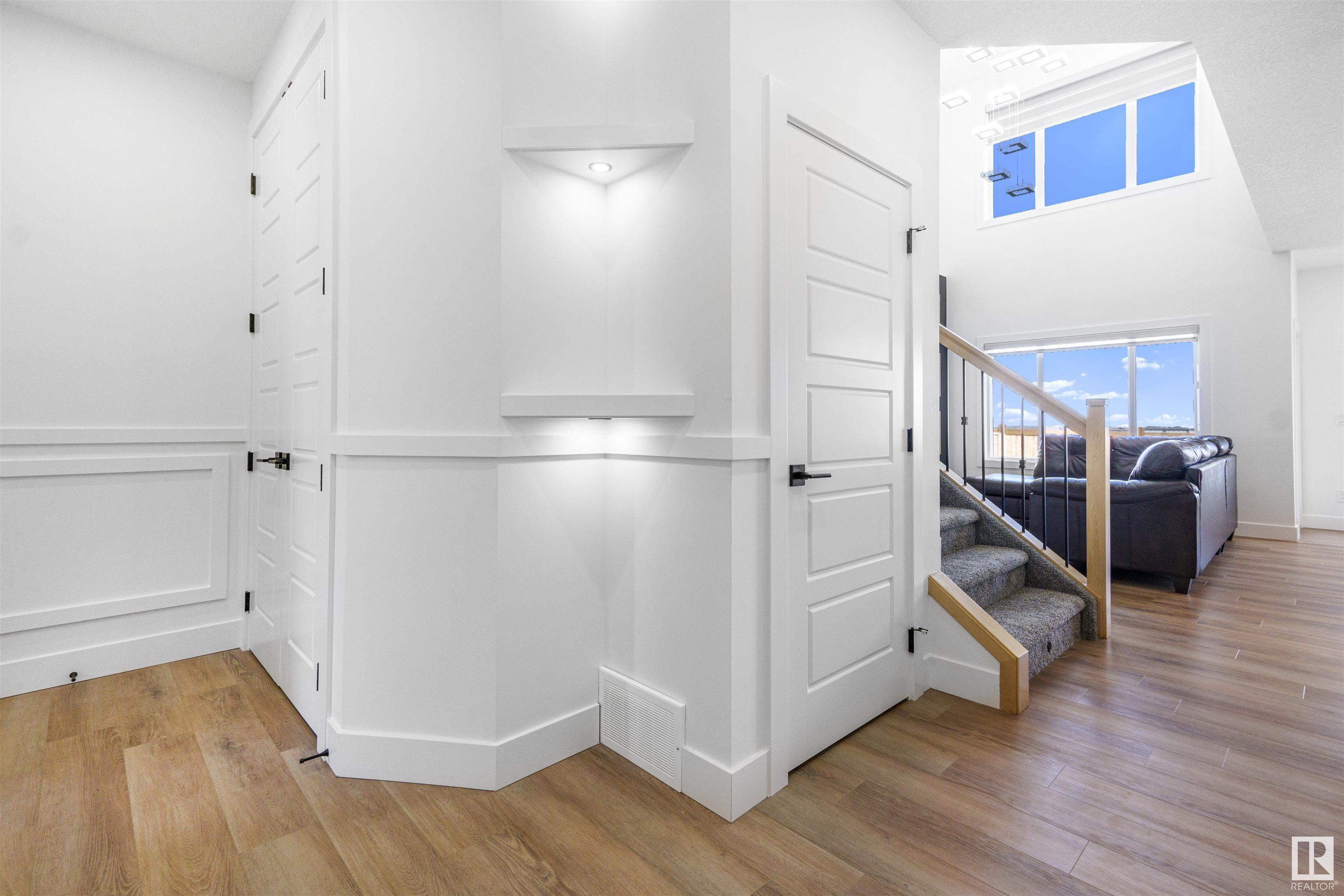      2920 1 AV SW , Edmonton,  ,T6X 3E2 ;  Listing Number: MLS E4416193