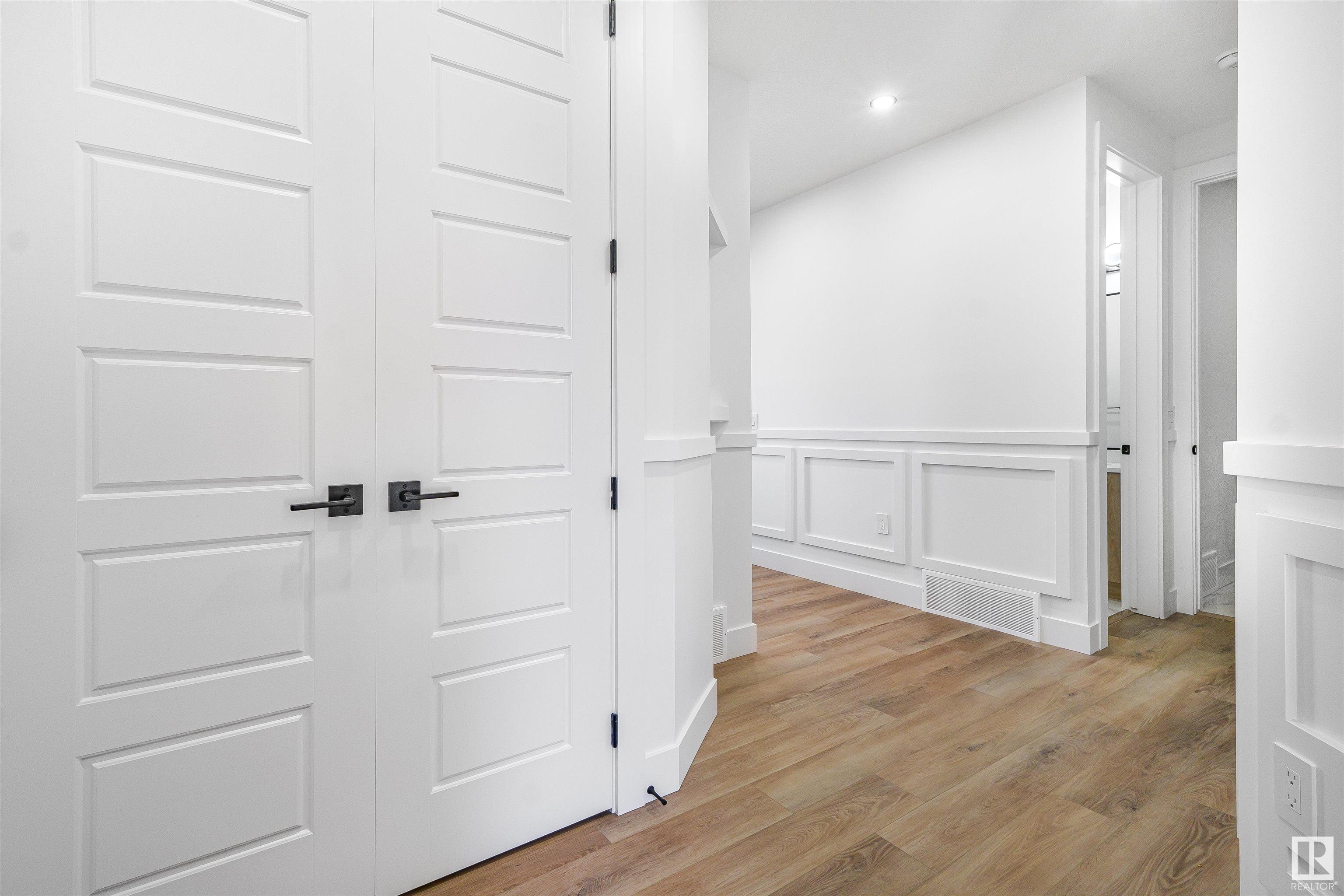      2920 1 AV SW , Edmonton,  ,T6X 3E2 ;  Listing Number: MLS E4416193