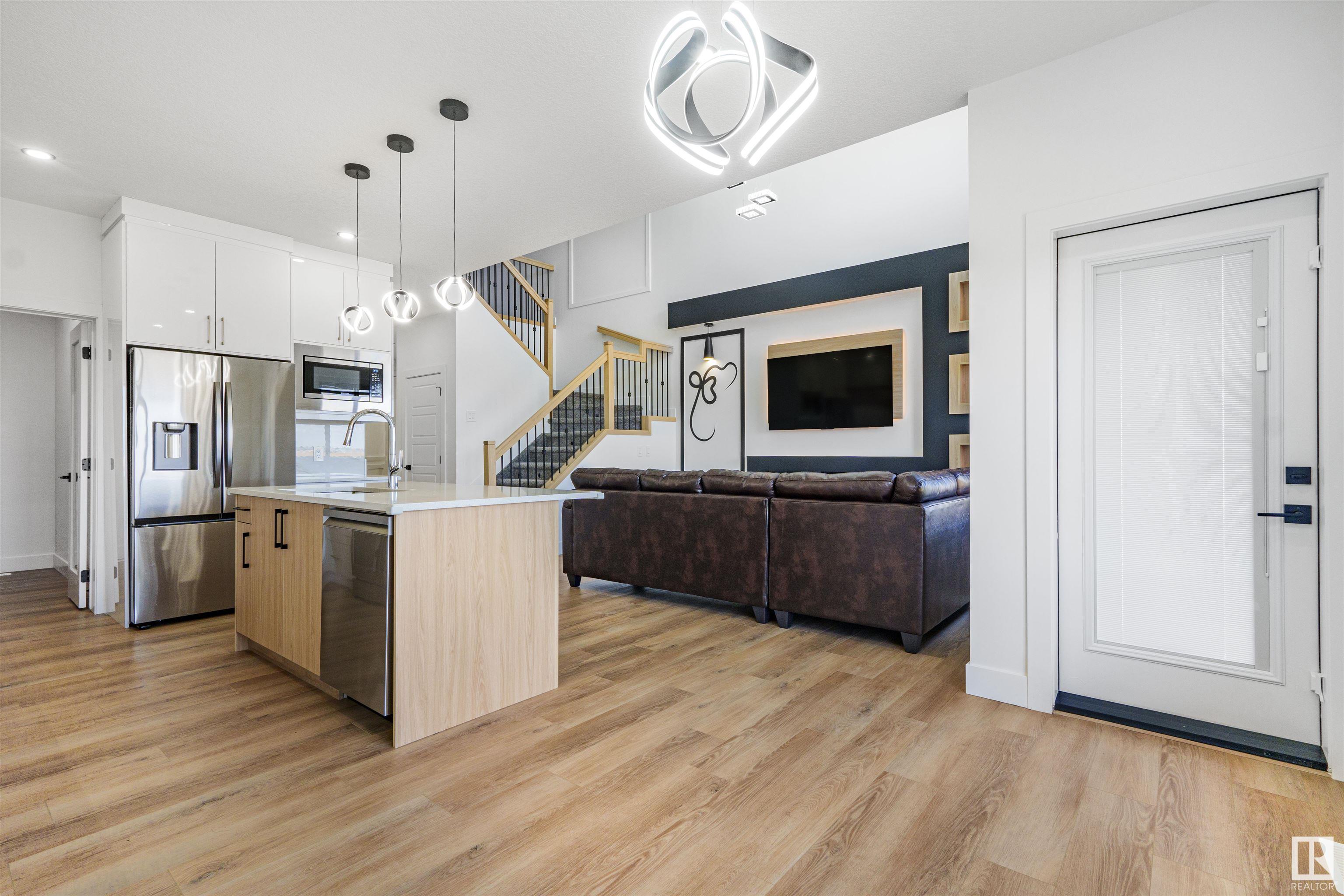      2920 1 AV SW , Edmonton,  ,T6X 3E2 ;  Listing Number: MLS E4416193