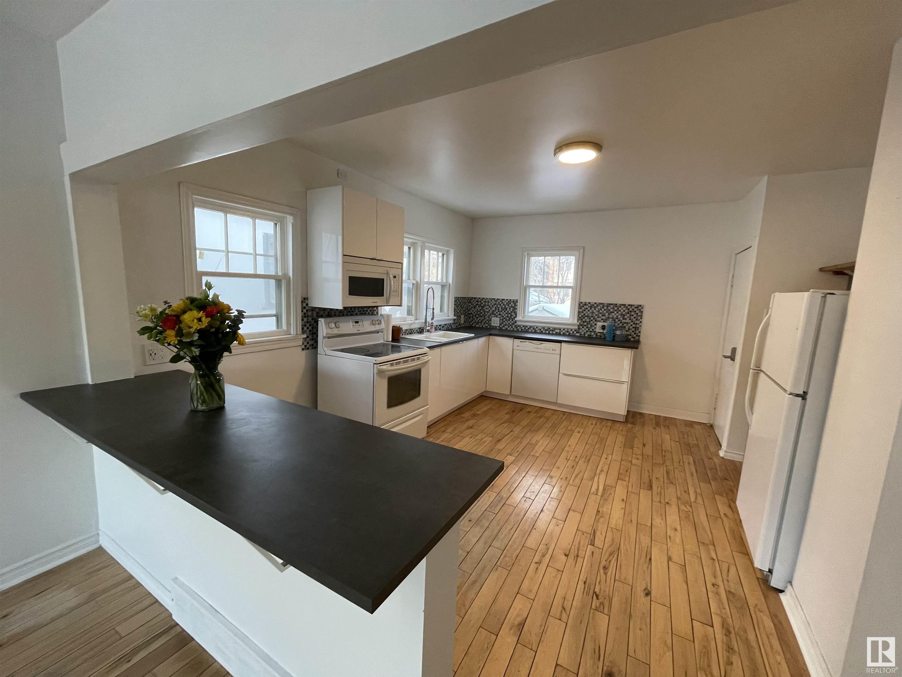      10510 79 AV NW , Edmonton,  ,T6E 1R8 ;  Listing Number: MLS E4416339