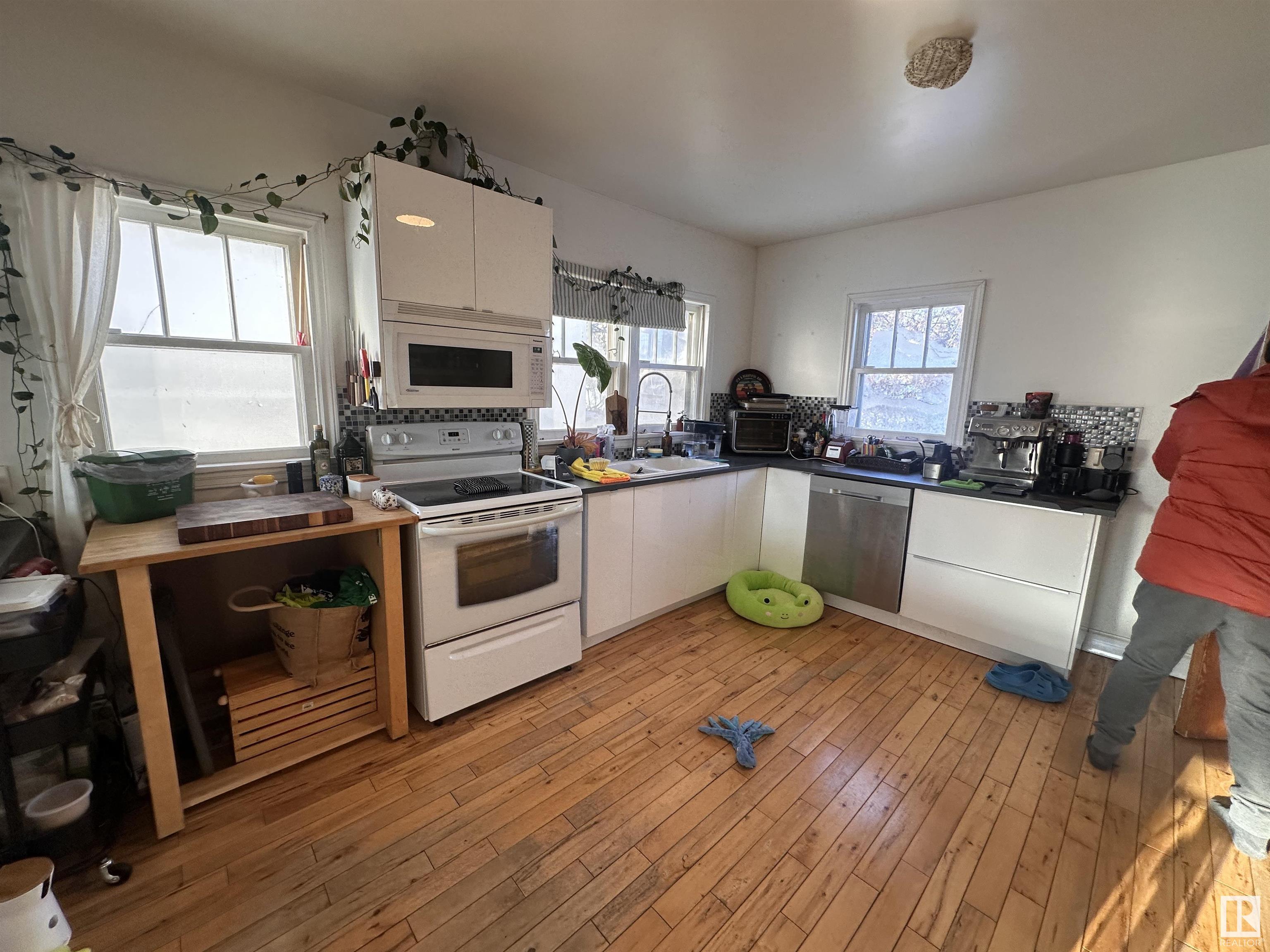      10510 79 AV NW , Edmonton,  ,T6E 1R8 ;  Listing Number: MLS E4416339