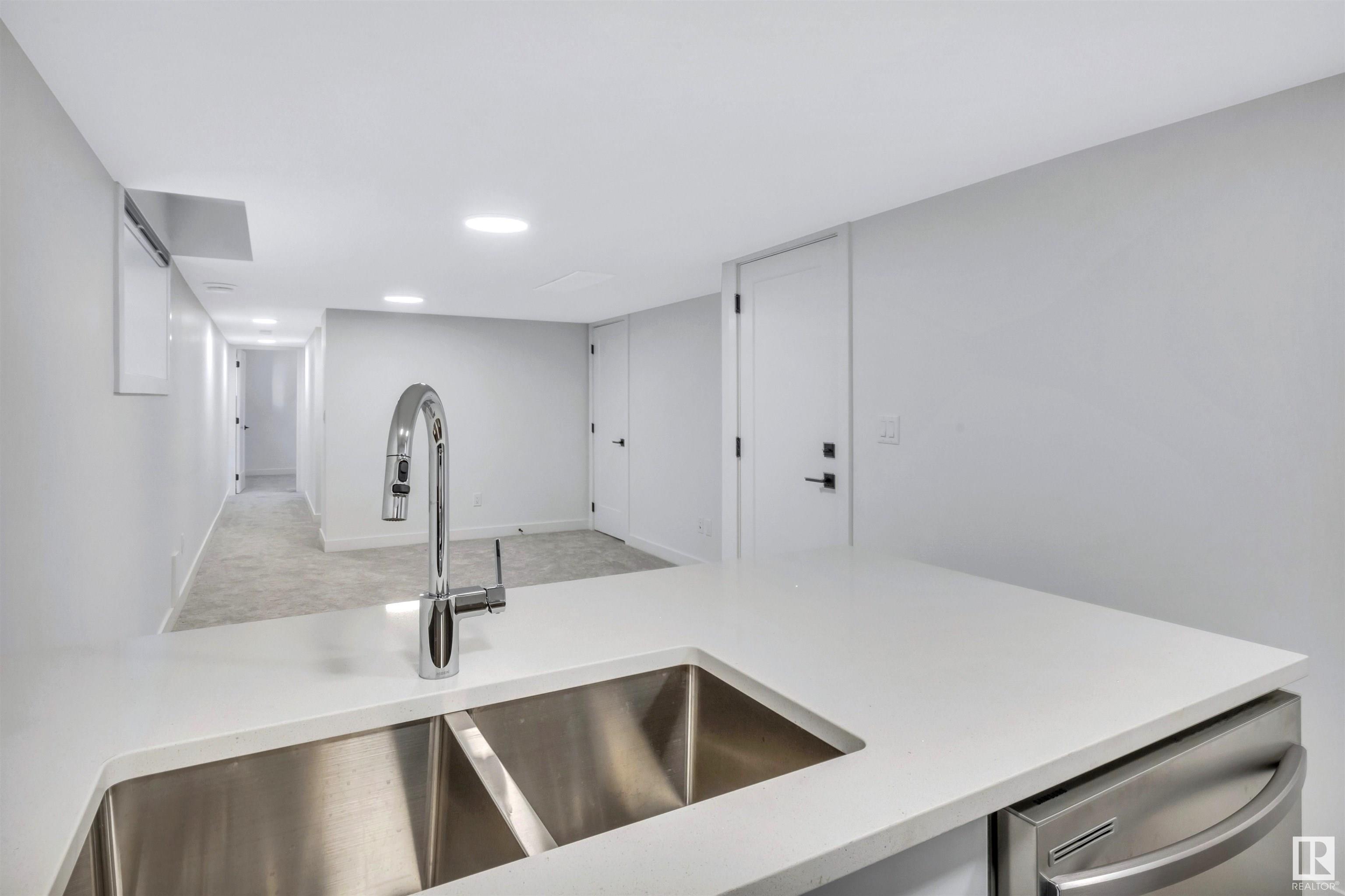      11345 111 AV NW , Edmonton,  ,T5G 0C8 ;  Listing Number: MLS E4416489