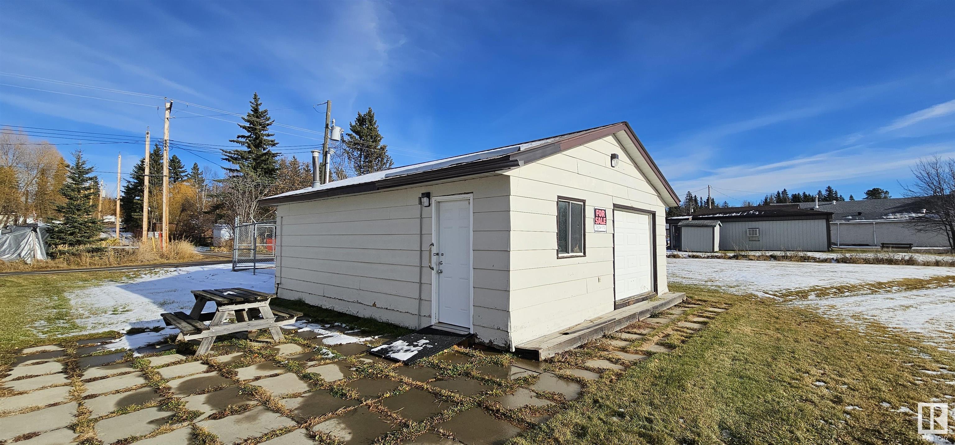      10 2 AV , Winfield,  ,T0C 2X0 ;  Listing Number: MLS E4416622