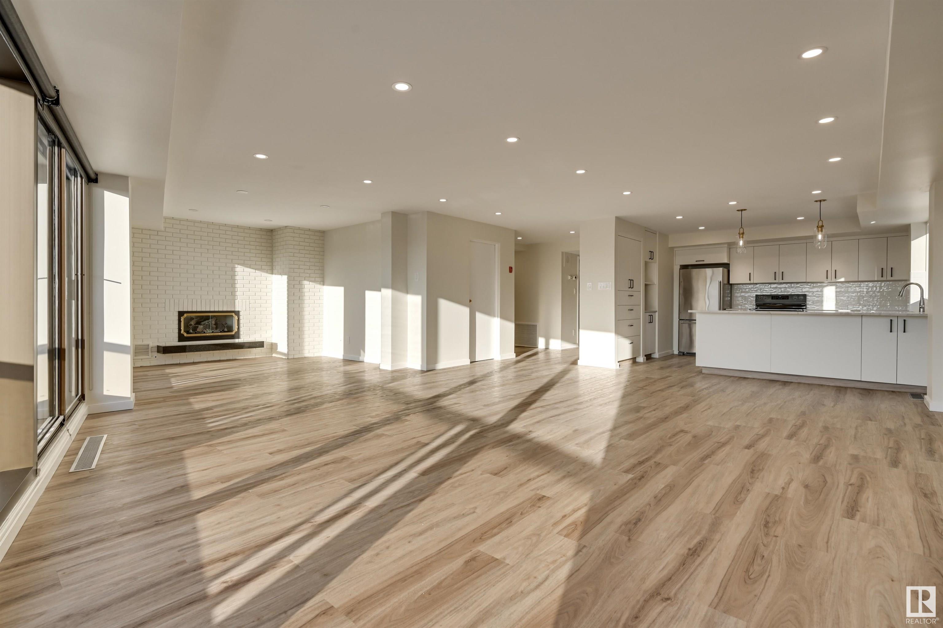      #1 11960 100 AV NW , Edmonton,  ,T5K 0K5 ;  Listing Number: MLS E4416665