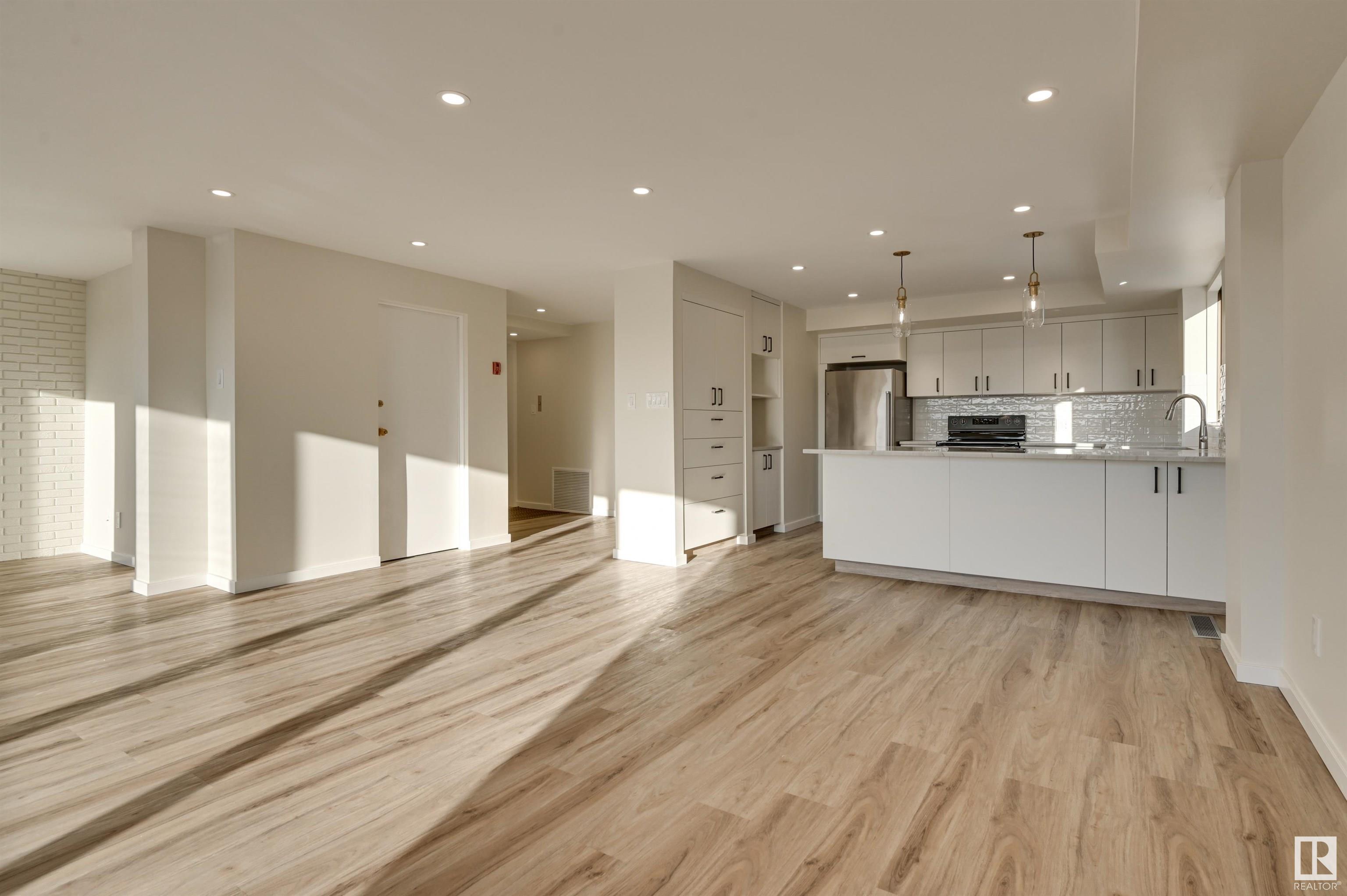      #1 11960 100 AV NW , Edmonton,  ,T5K 0K5 ;  Listing Number: MLS E4416665