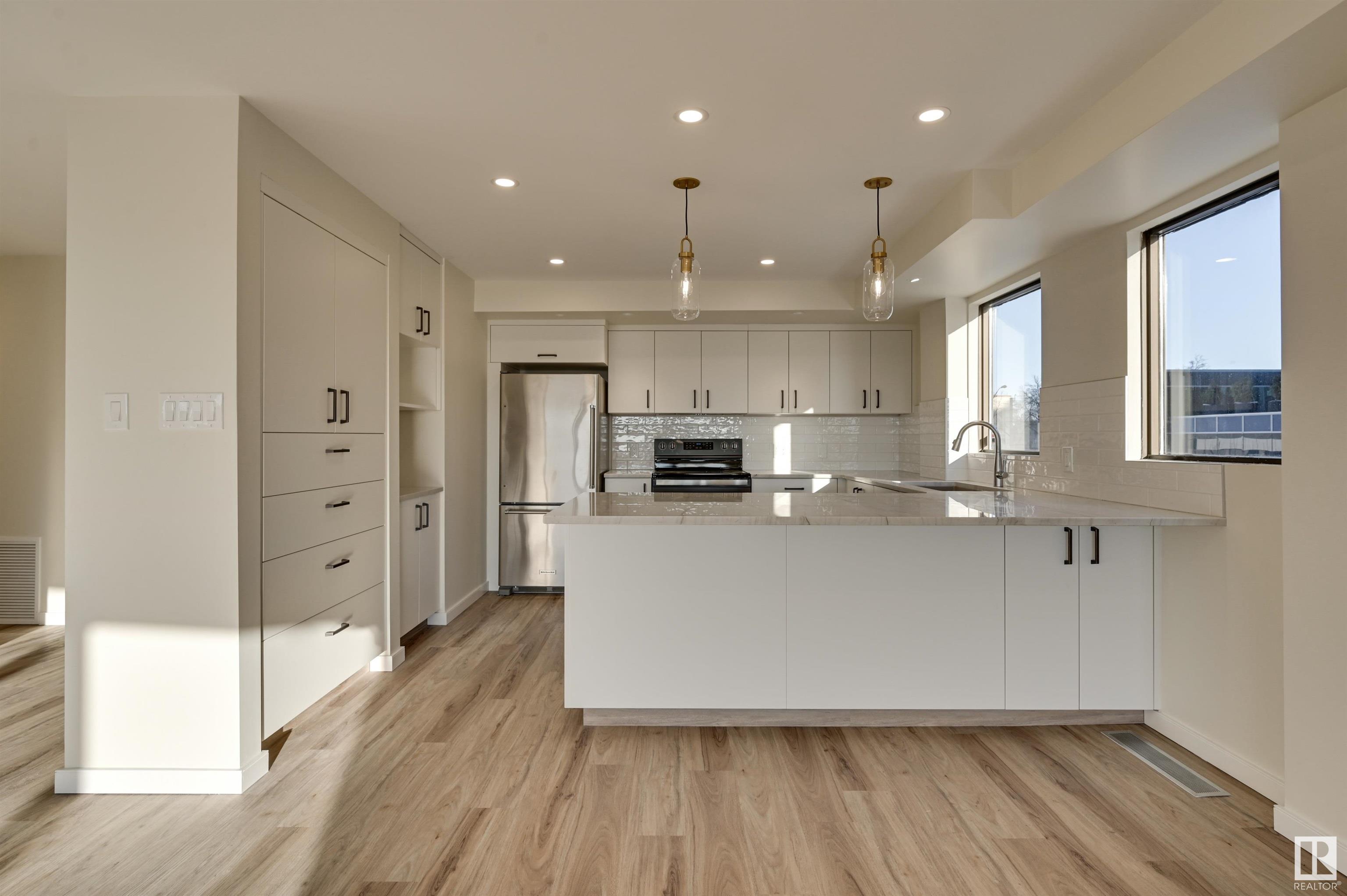      #1 11960 100 AV NW , Edmonton,  ,T5K 0K5 ;  Listing Number: MLS E4416665