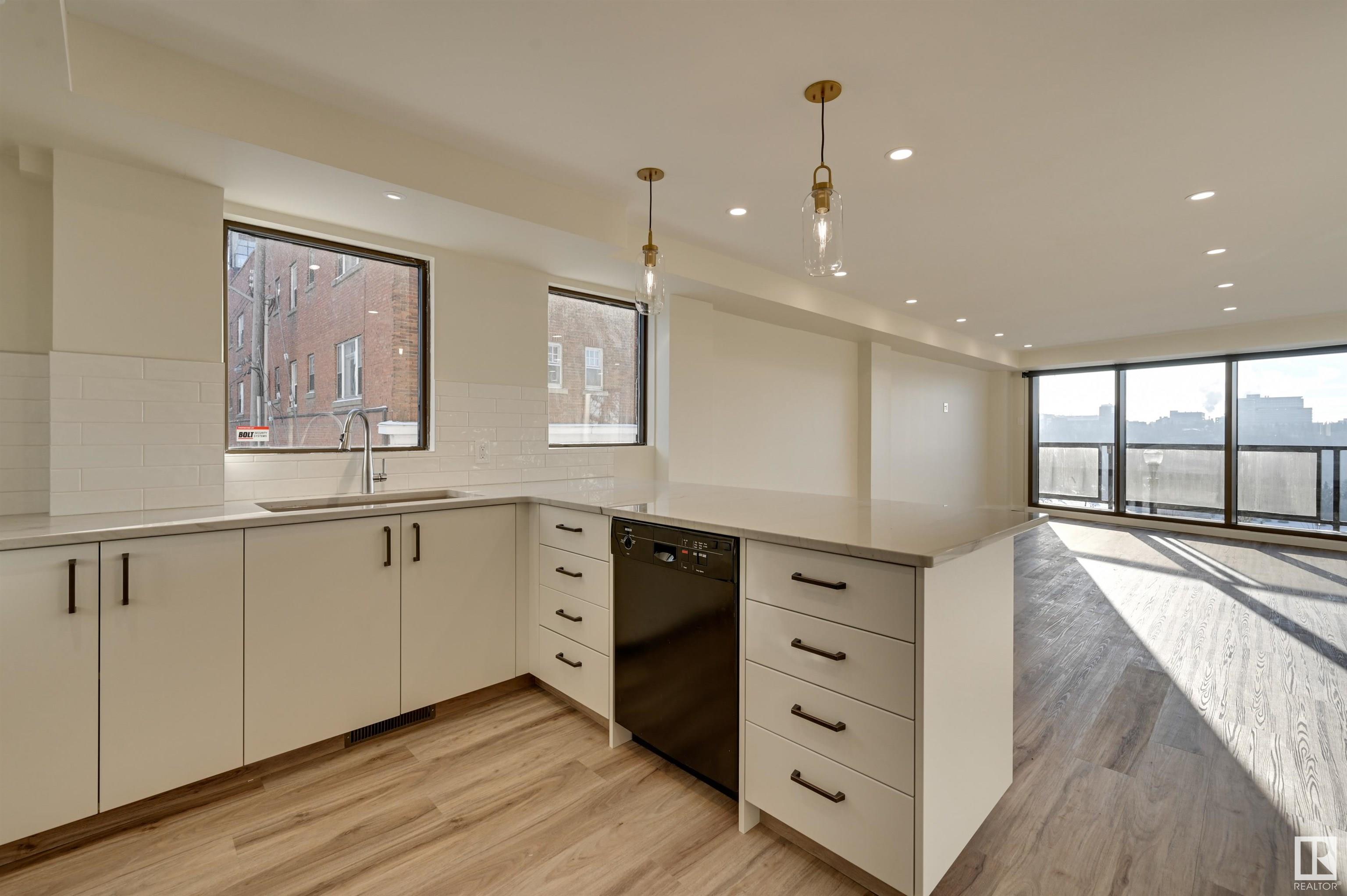      #1 11960 100 AV NW , Edmonton,  ,T5K 0K5 ;  Listing Number: MLS E4416665