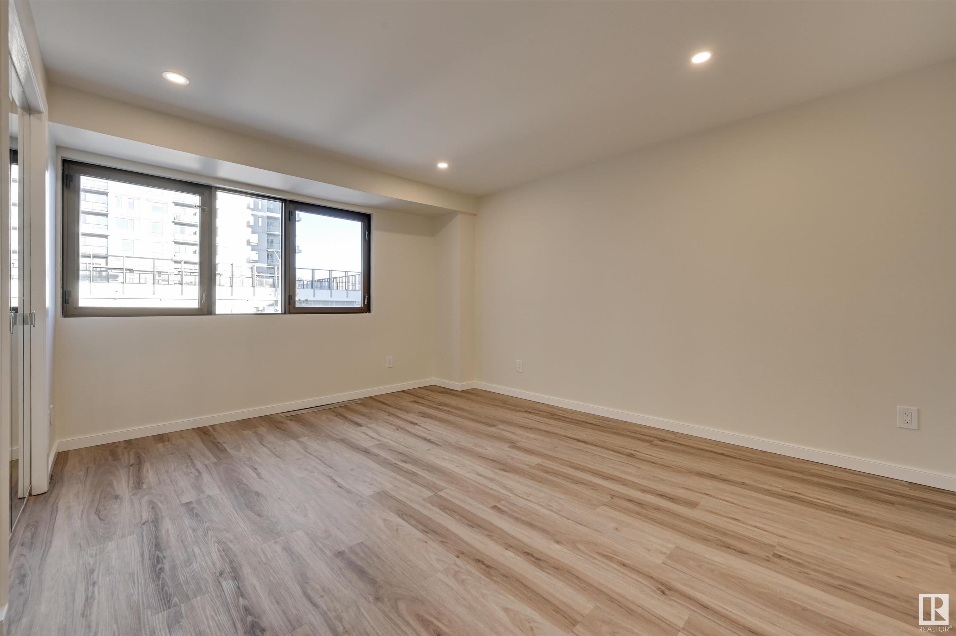      #1 11960 100 AV NW , Edmonton,  ,T5K 0K5 ;  Listing Number: MLS E4416665