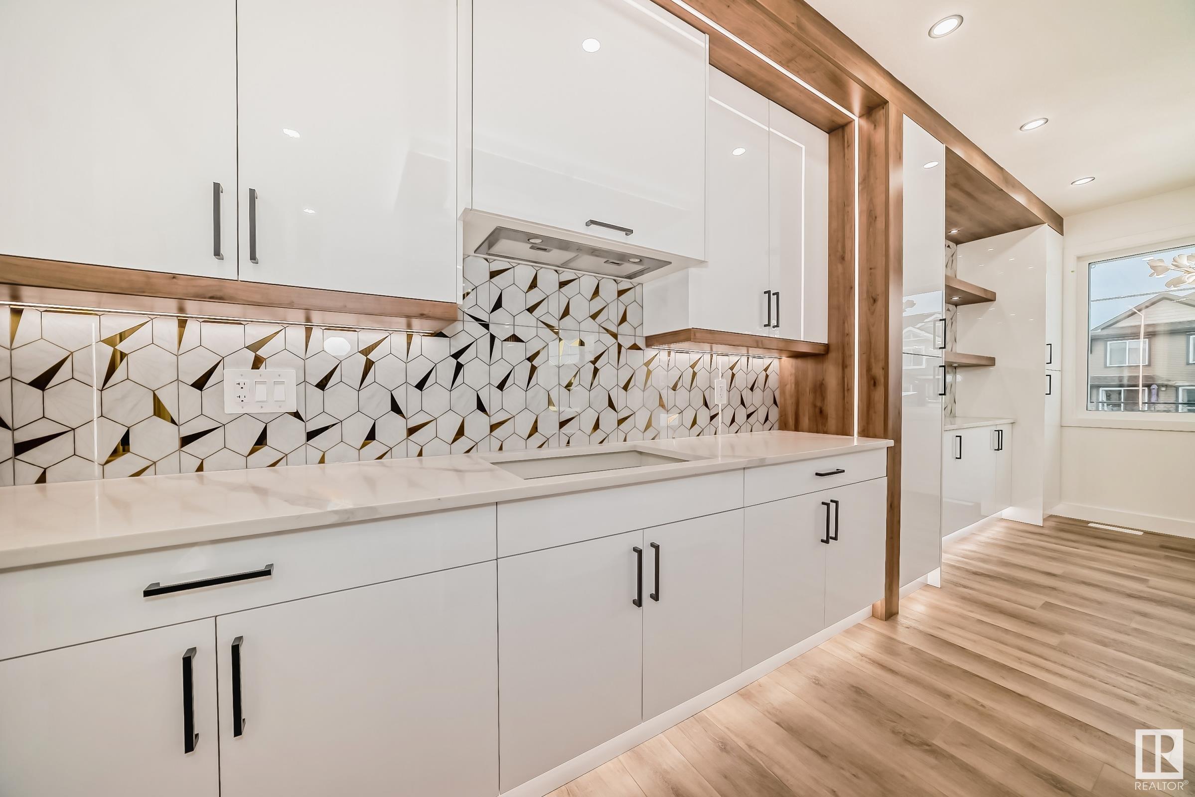      8429 MAYDAY LINK LI SW , Edmonton,  ,T6X 3G1 ;  Listing Number: MLS E4416685
