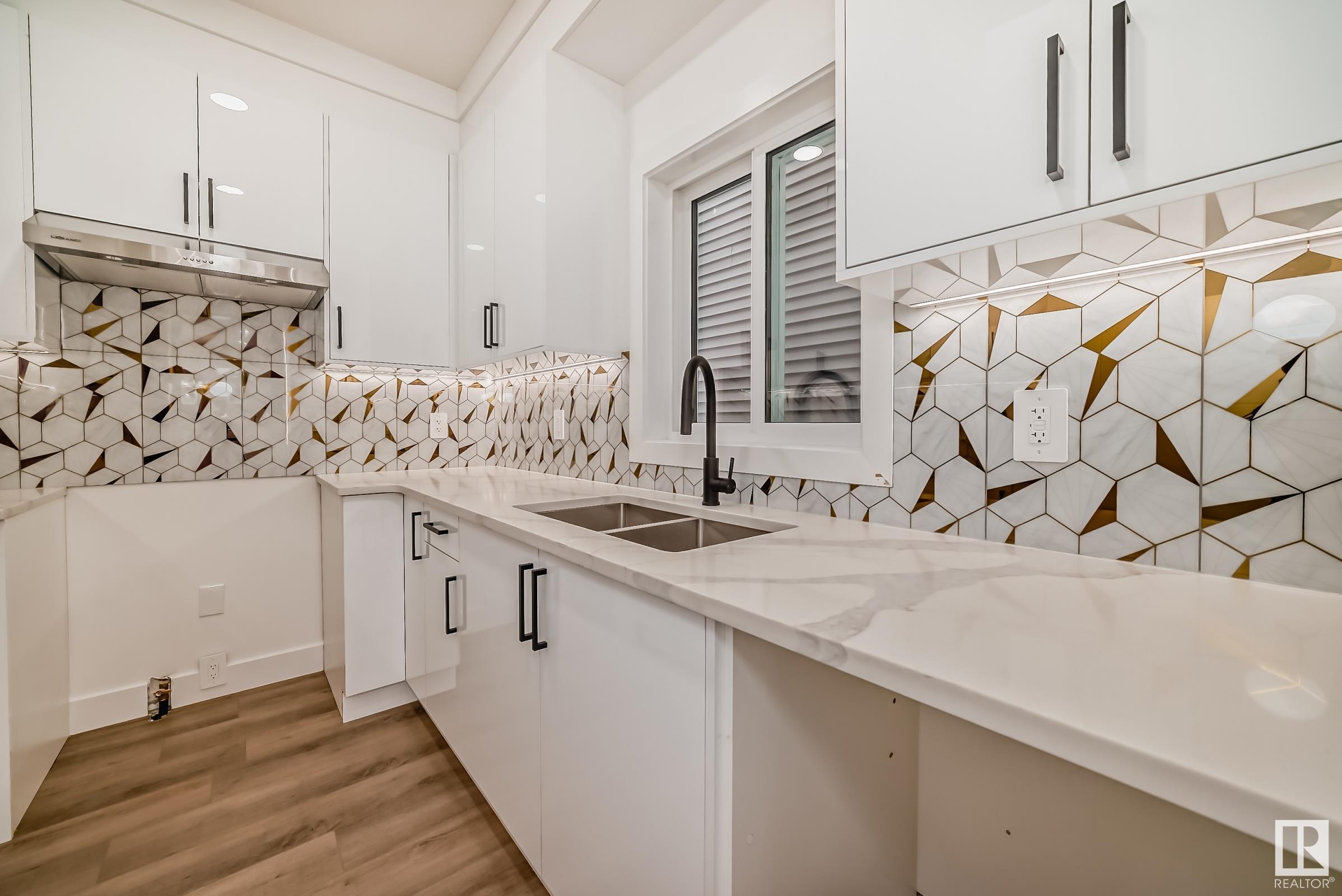      8429 MAYDAY LINK LI SW , Edmonton,  ,T6X 3G1 ;  Listing Number: MLS E4416685