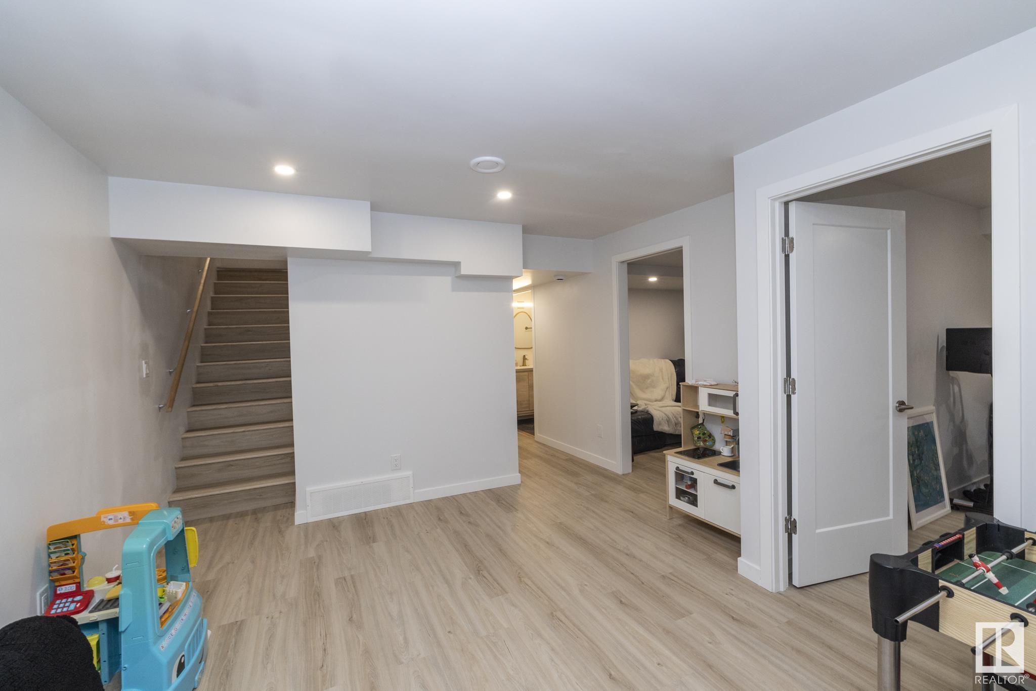      3247 Parker LO SW , Edmonton,  ,T6W 4R8 ;  Listing Number: MLS E4416696