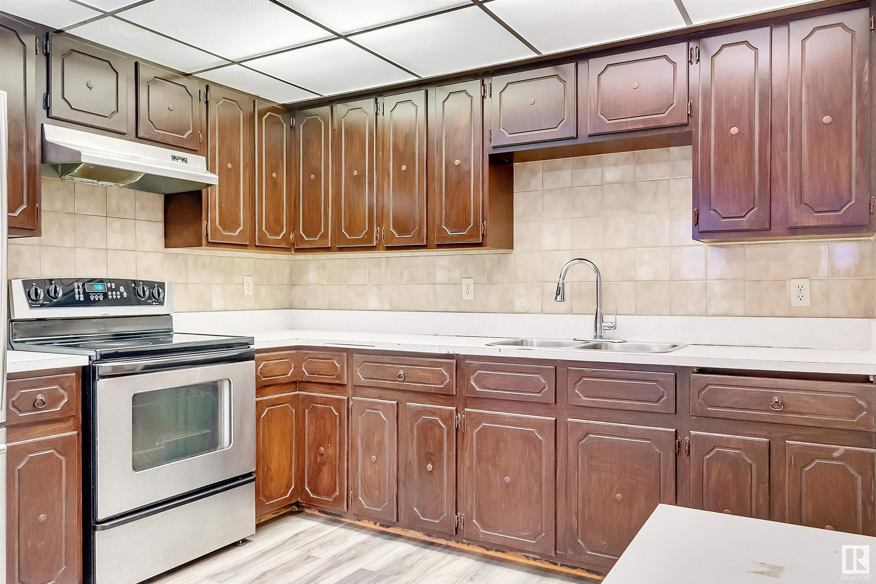     6807 12 AV NW , Edmonton,  ,T6K 3J6 ;  Listing Number: MLS E4416700