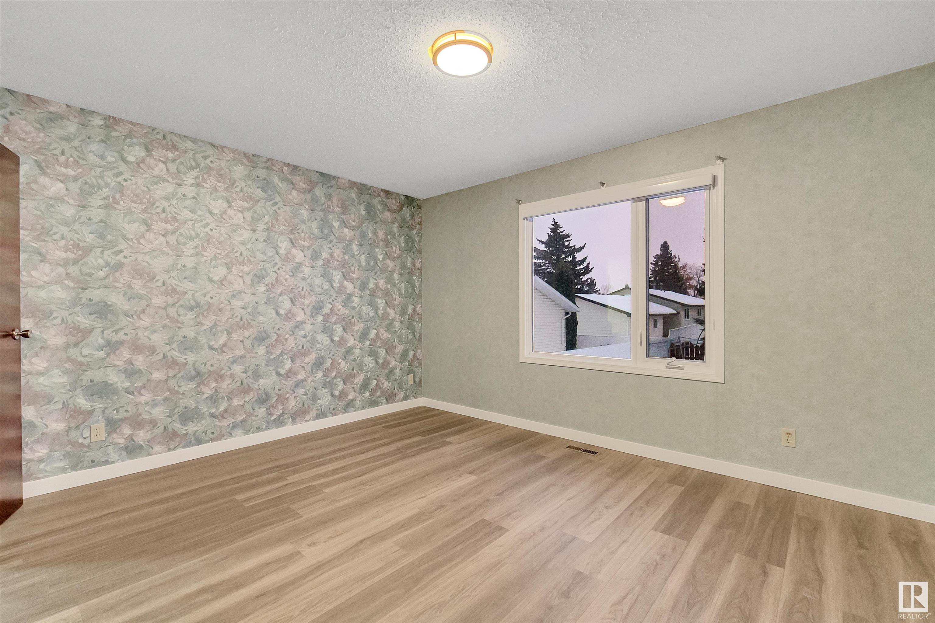      6807 12 AV NW , Edmonton,  ,T6K 3J6 ;  Listing Number: MLS E4416700