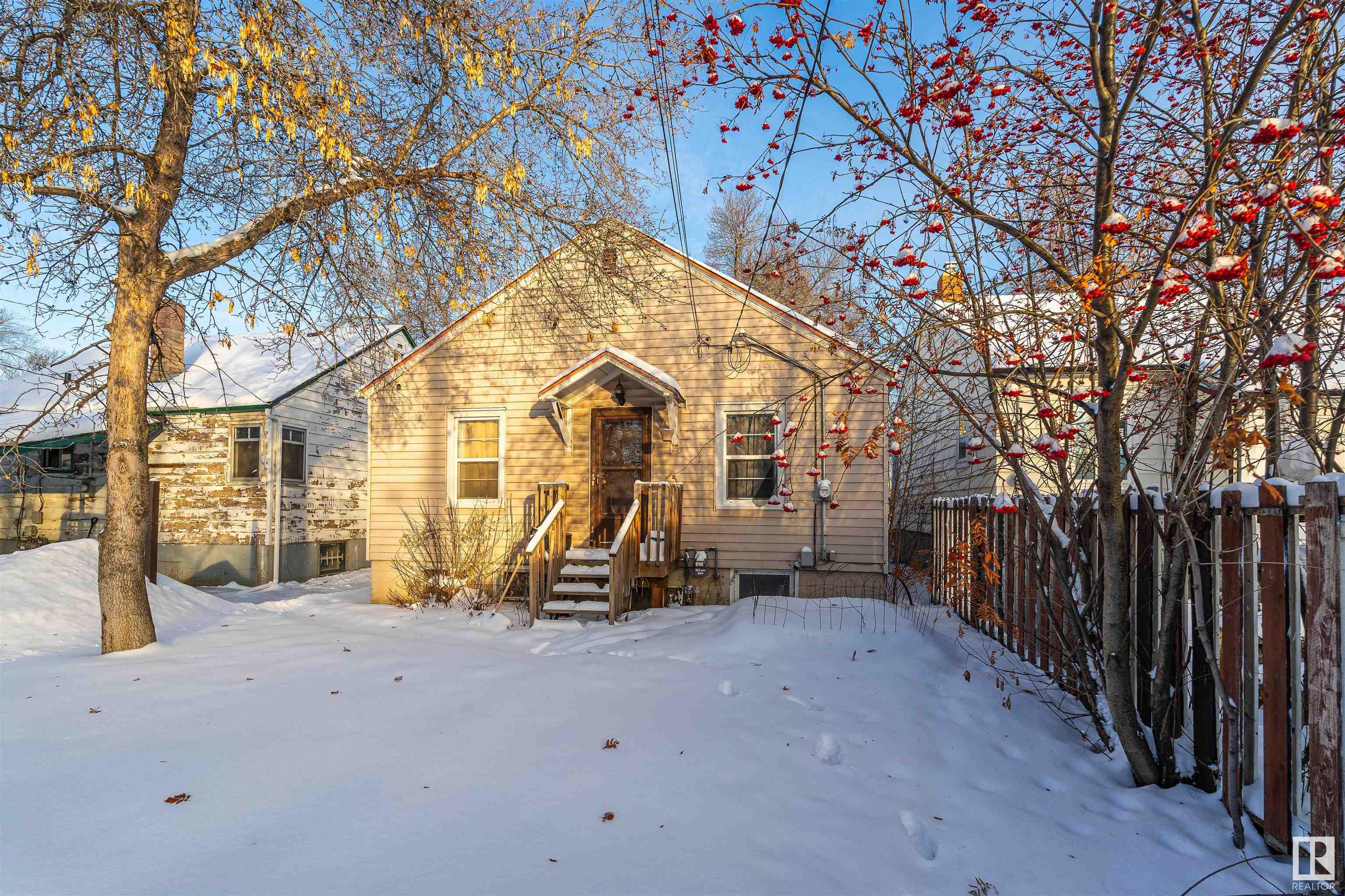      10849 75 AV NW , Edmonton,  ,T6E 1K1 ;  Listing Number: MLS E4416701