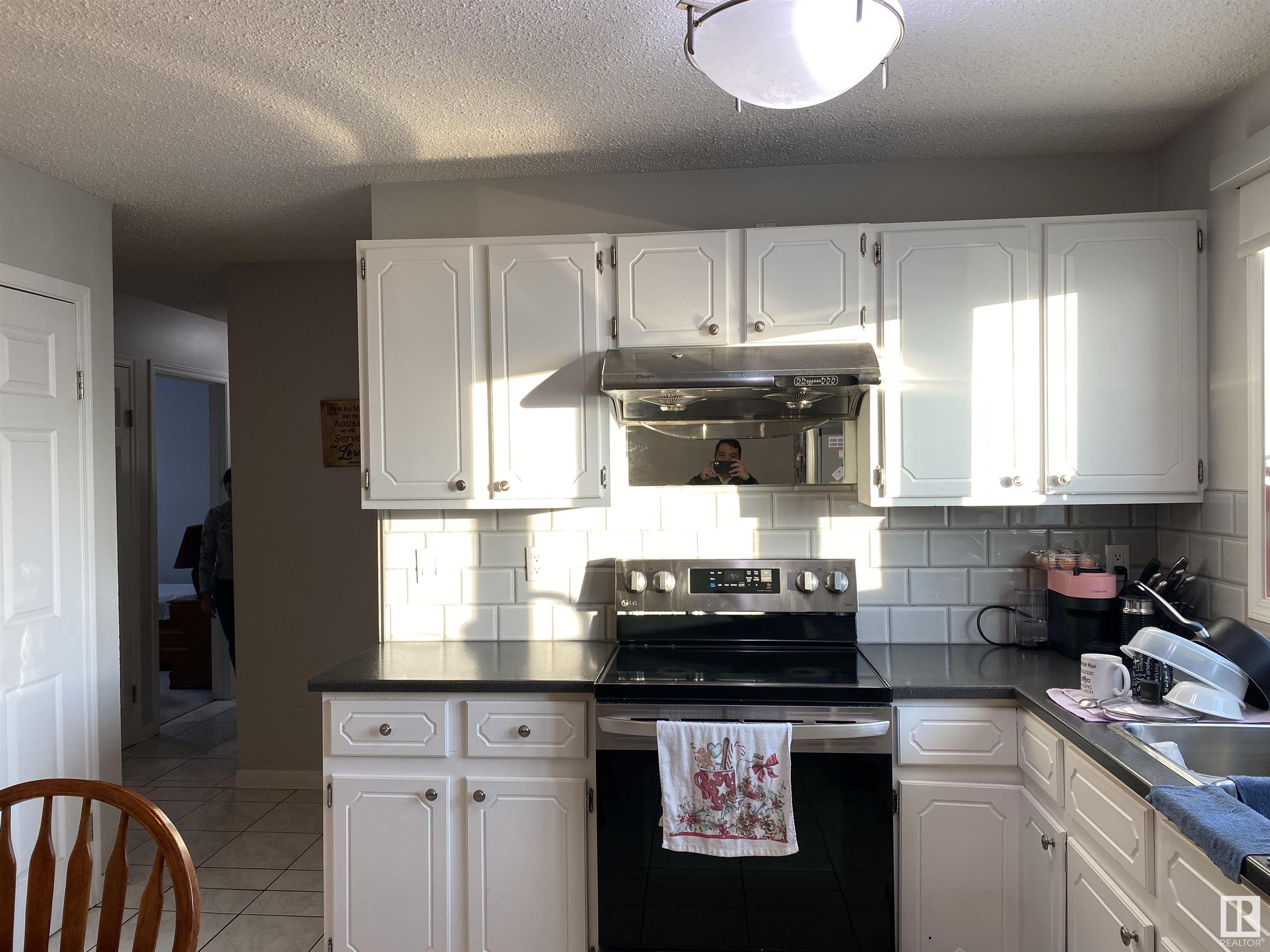      1181 68 Street NW NW , Edmonton,  ,T6K 3K4 ;  Listing Number: MLS E4416928