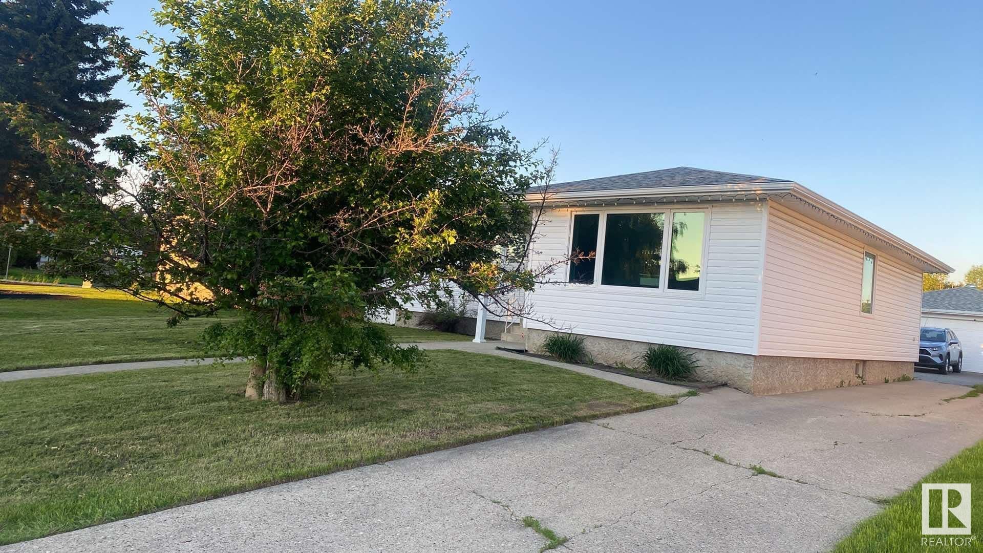      1181 68 Street NW NW , Edmonton,  ,T6K 3K4 ;  Listing Number: MLS E4416928