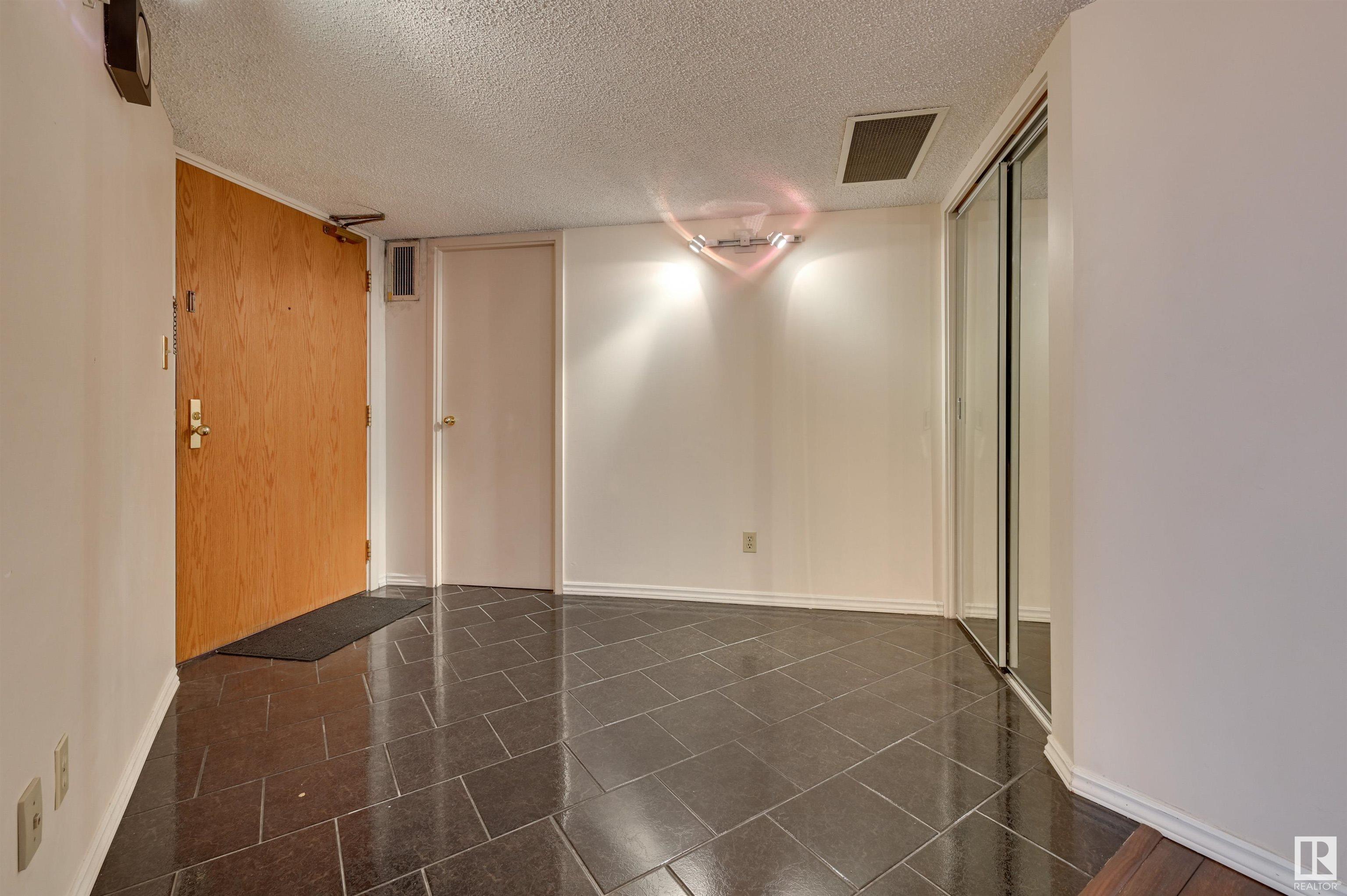      #5A 10050 118 ST NW , Edmonton,  ,T5K 2M8 ;  Listing Number: MLS E4416972