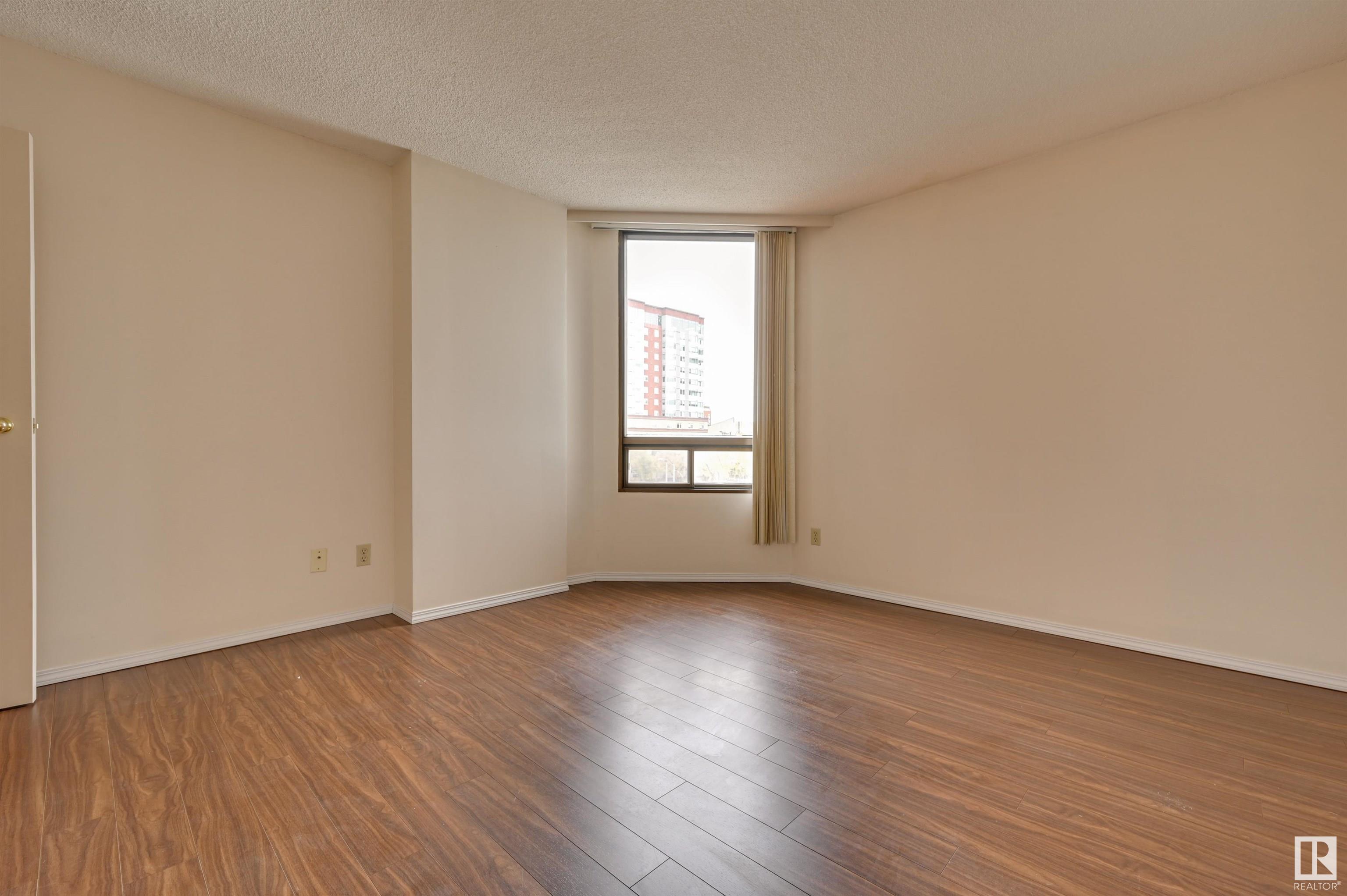      #5A 10050 118 ST NW , Edmonton,  ,T5K 2M8 ;  Listing Number: MLS E4416972