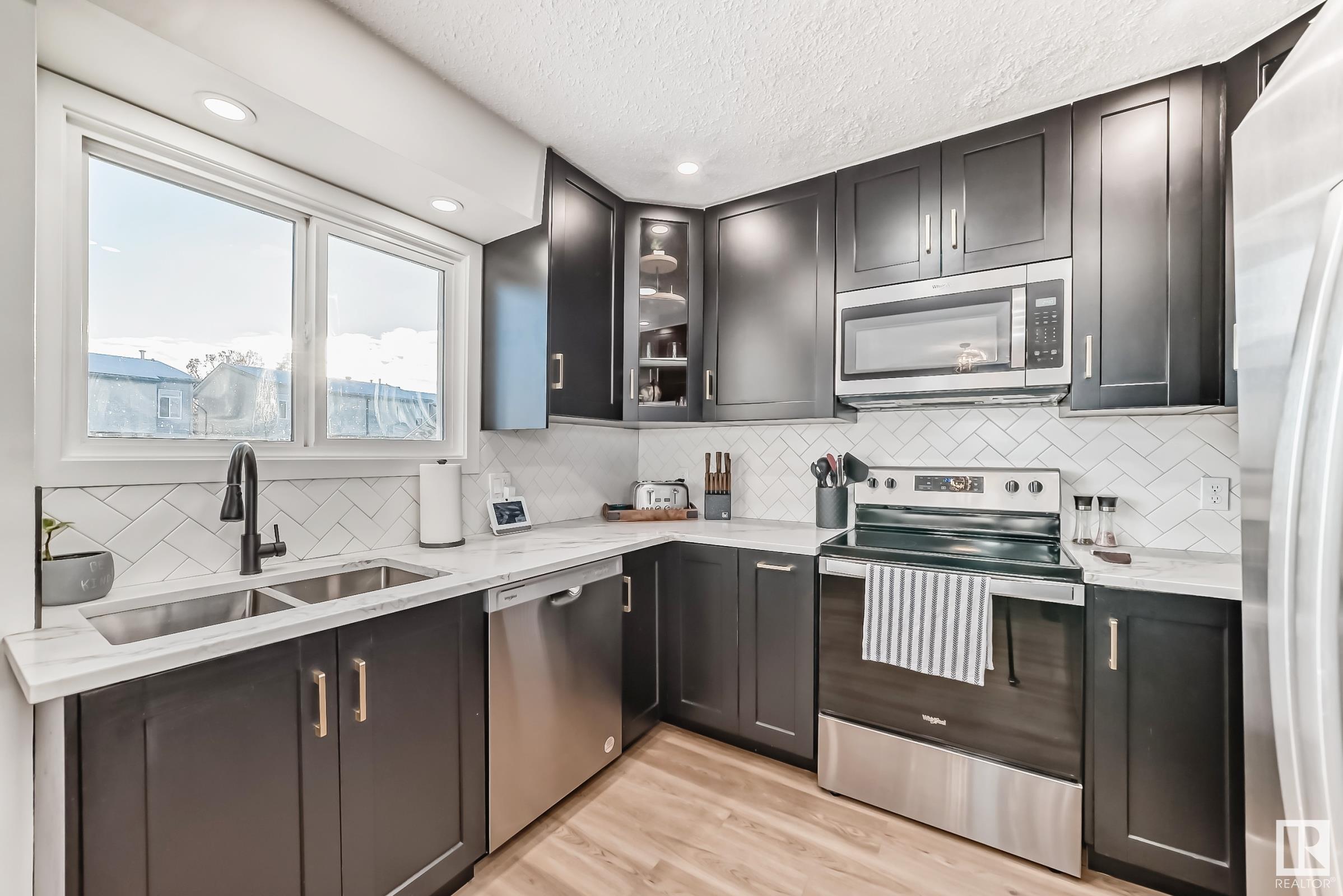      16934 109 ST NW , Edmonton,  ,T5X 2J3 ;  Listing Number: MLS E4417036