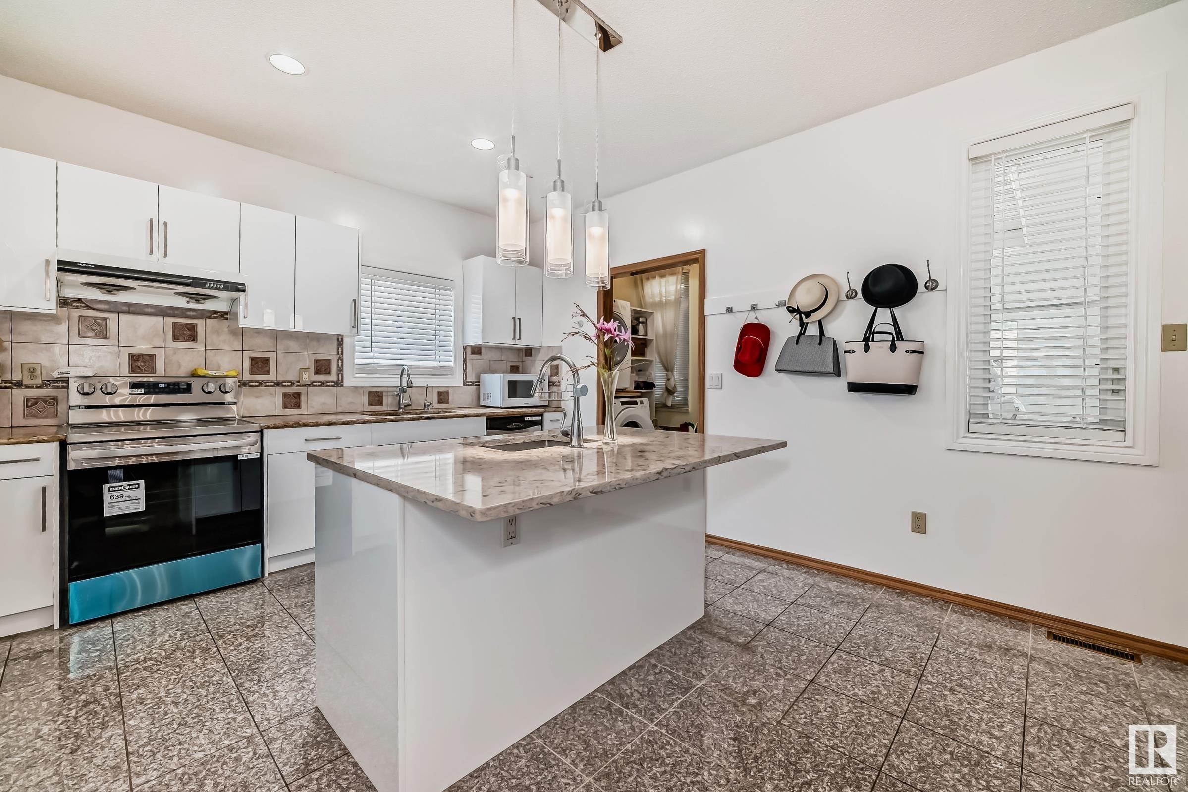      9646 73 AV NW , Edmonton,  ,T6E 1B2 ;  Listing Number: MLS E4417108