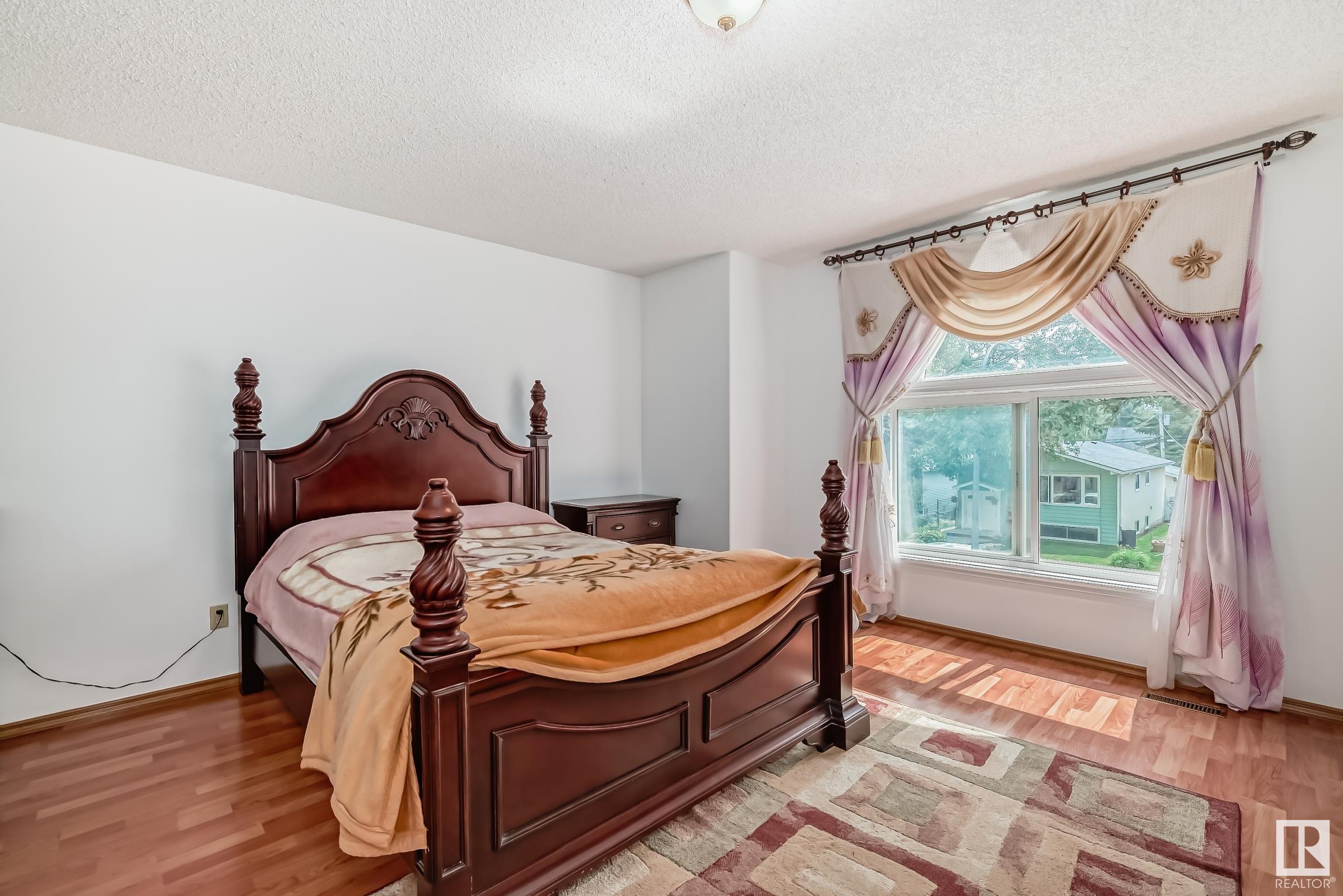      9646 73 AV NW , Edmonton,  ,T6E 1B2 ;  Listing Number: MLS E4417108