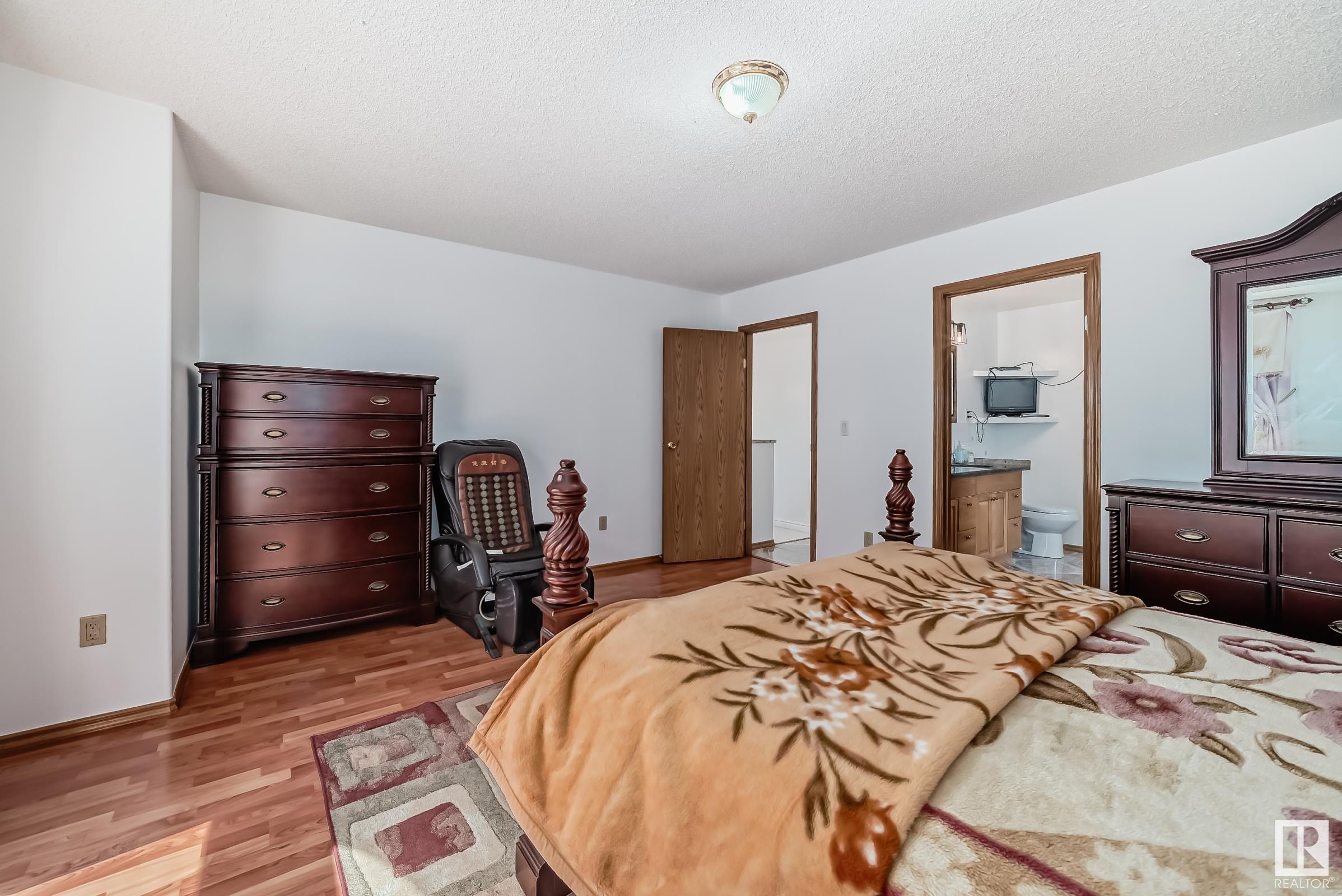      9646 73 AV NW , Edmonton,  ,T6E 1B2 ;  Listing Number: MLS E4417108