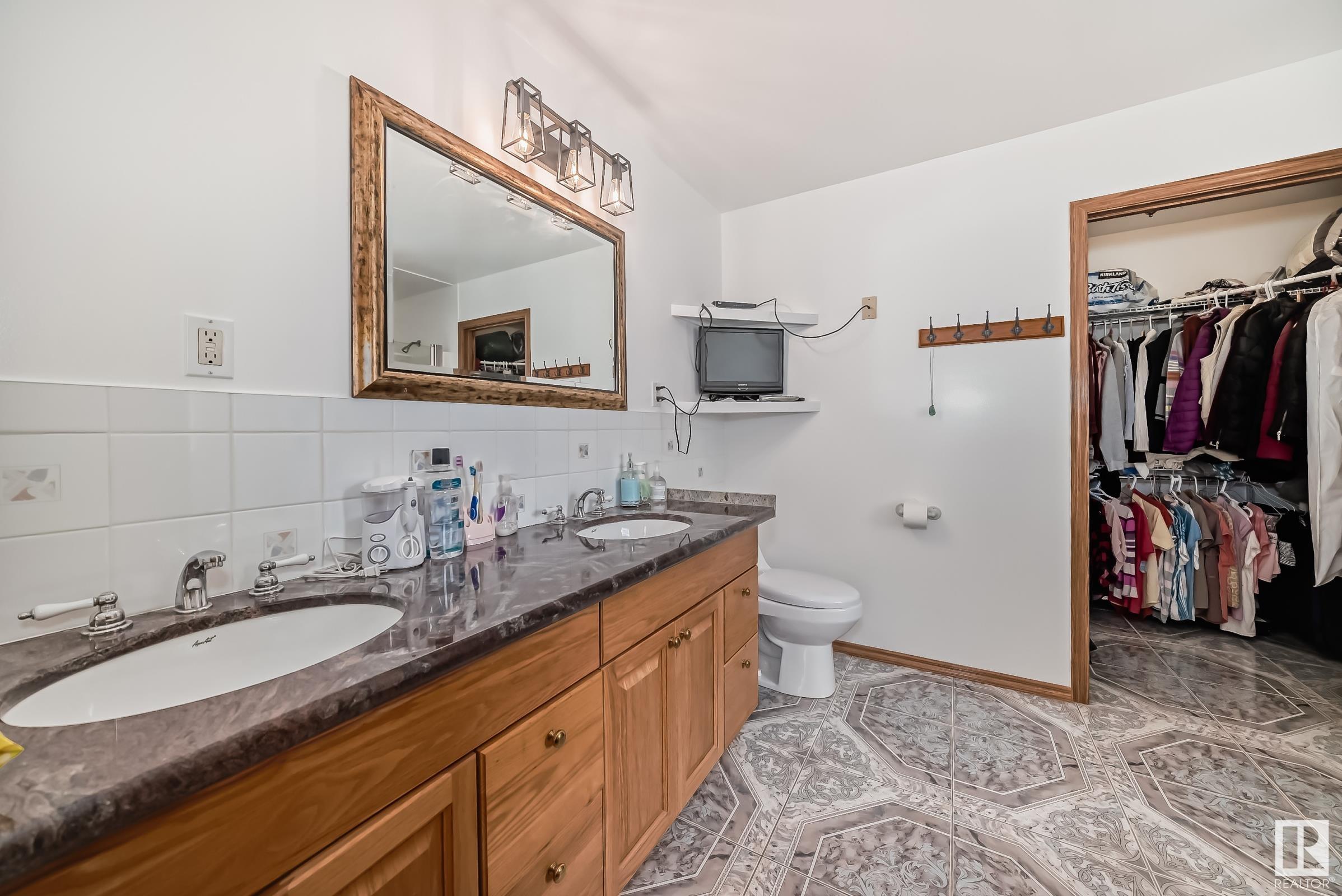      9646 73 AV NW , Edmonton,  ,T6E 1B2 ;  Listing Number: MLS E4417108