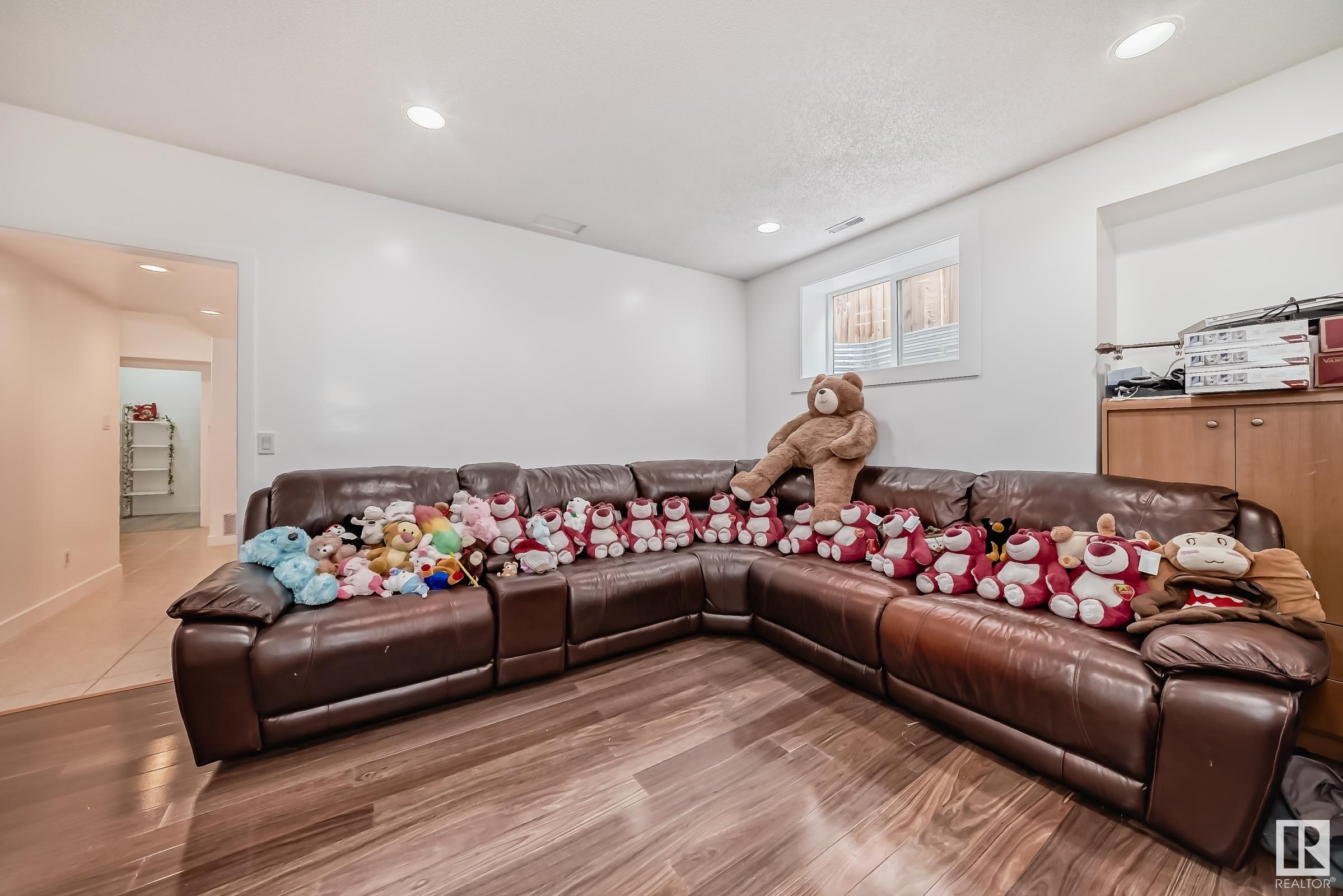      9646 73 AV NW , Edmonton,  ,T6E 1B2 ;  Listing Number: MLS E4417108