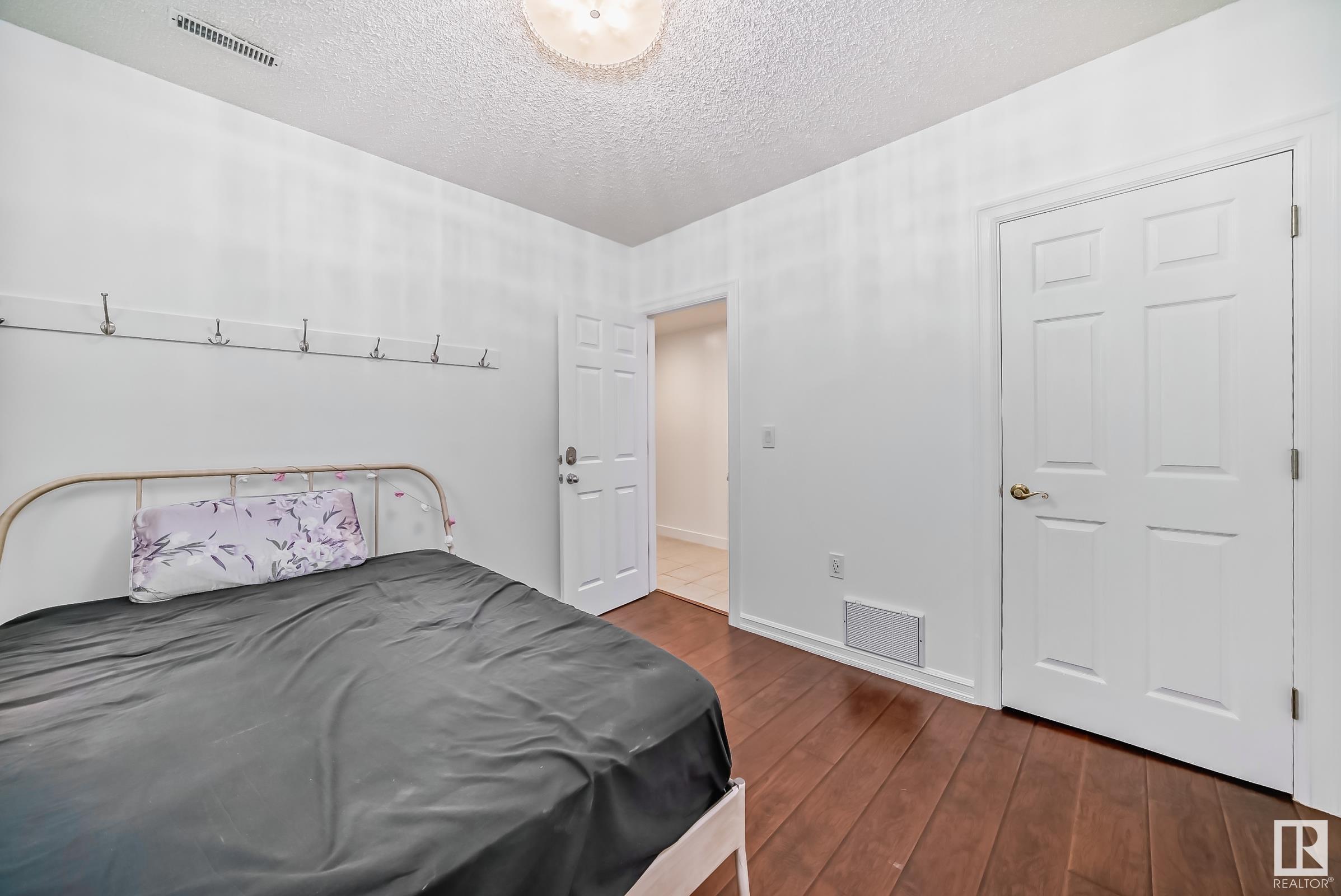      9646 73 AV NW , Edmonton,  ,T6E 1B2 ;  Listing Number: MLS E4417108