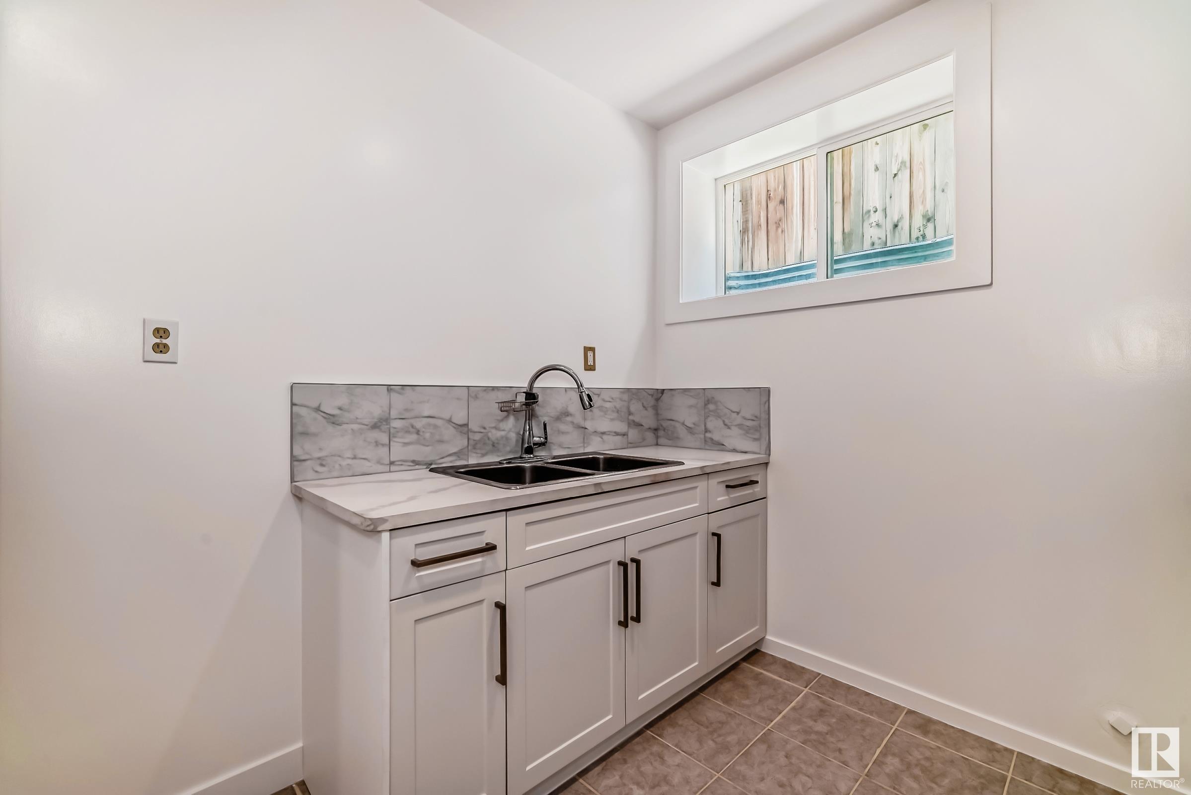      9646 73 AV NW , Edmonton,  ,T6E 1B2 ;  Listing Number: MLS E4417108