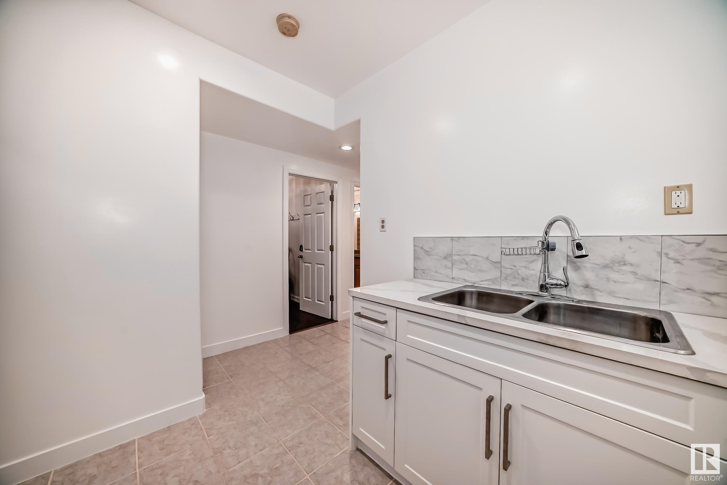      9646 73 AV NW , Edmonton,  ,T6E 1B2 ;  Listing Number: MLS E4417108