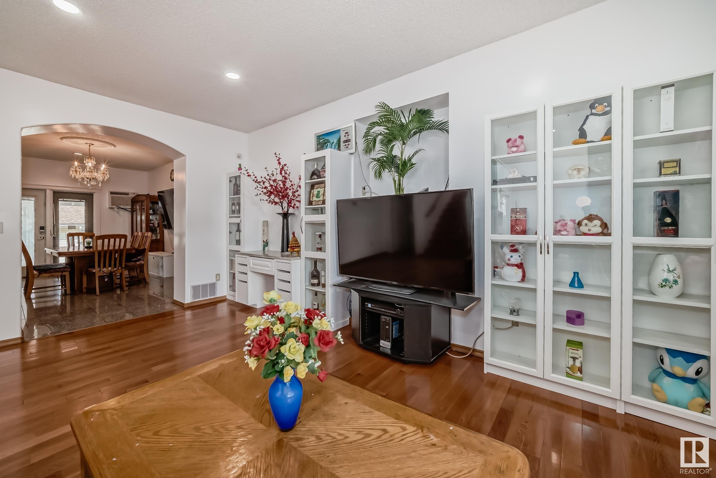      9646 73 AV NW , Edmonton,  ,T6E 1B2 ;  Listing Number: MLS E4417108